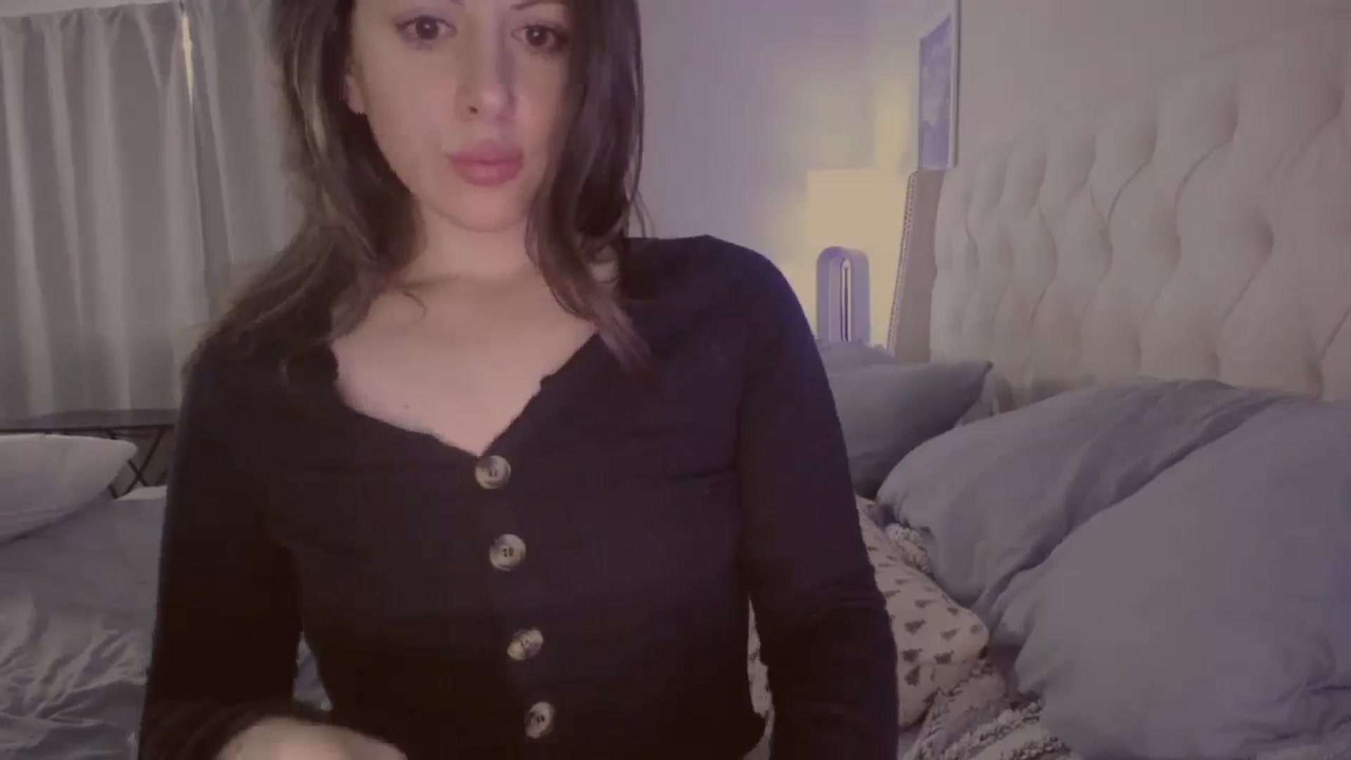Gallery image thumbnail from Isabelle's myfreecams stream on, 05/21/2024, 21:38 image 12 of 20