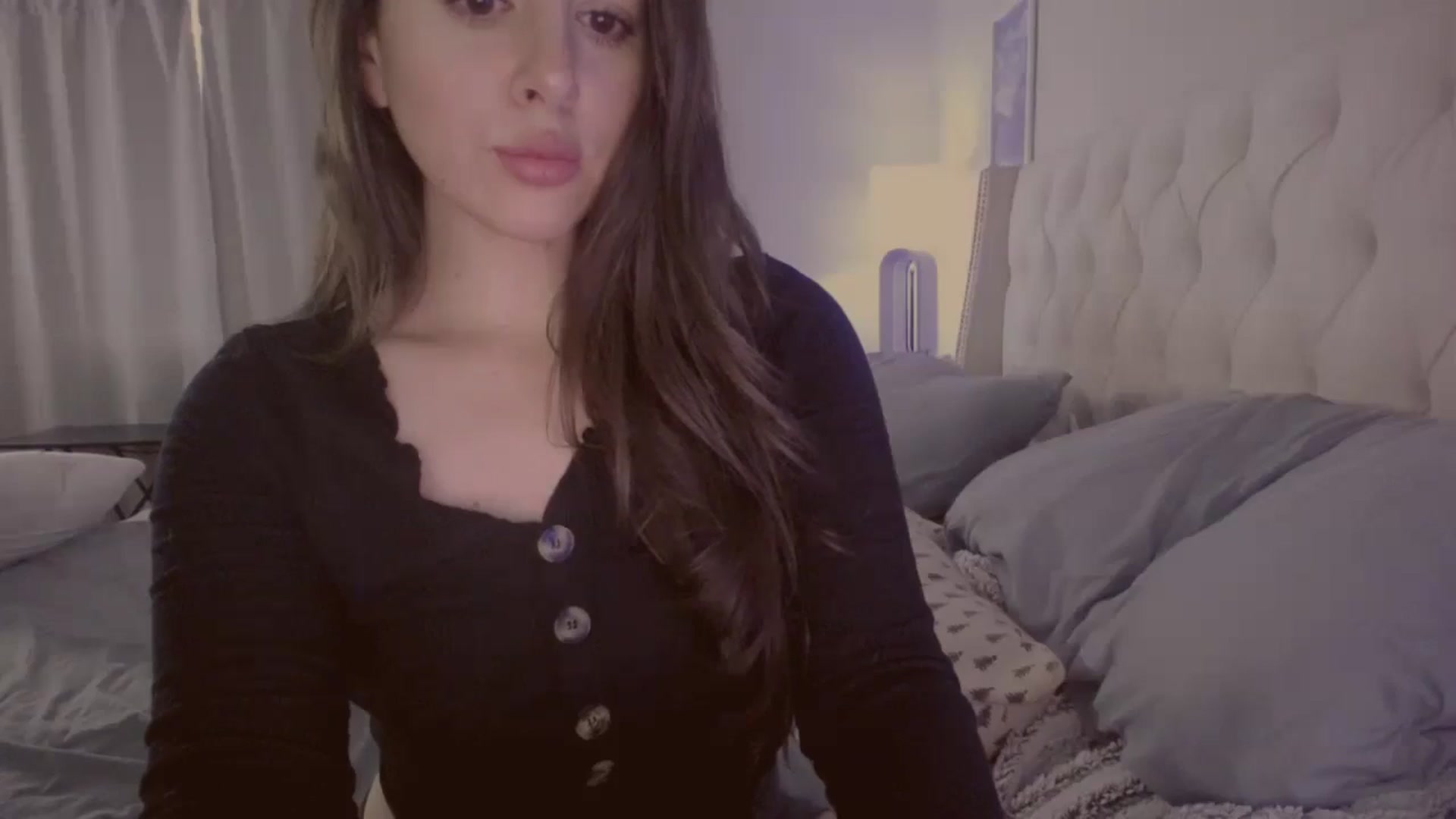 Gallery image thumbnail from Isabelle's myfreecams stream on, 05/21/2024, 21:38 image 13 of 20