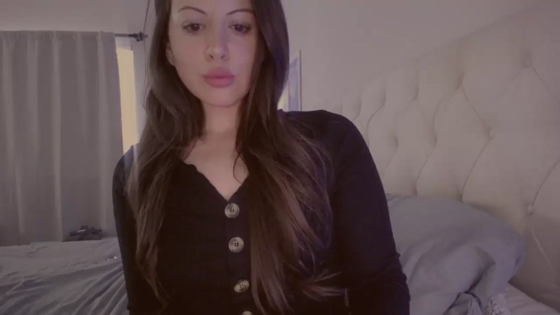 Gallery image thumbnail from Isabelle's myfreecams stream on, 05/21/2024, 21:38 image 4 of 20