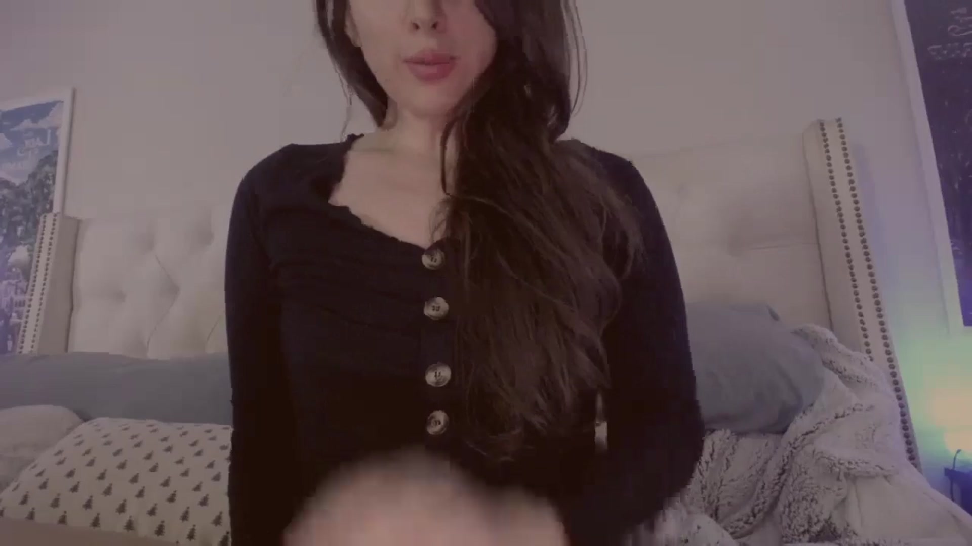 Gallery image thumbnail from Isabelle's myfreecams stream on, 05/21/2024, 21:38 image 7 of 20