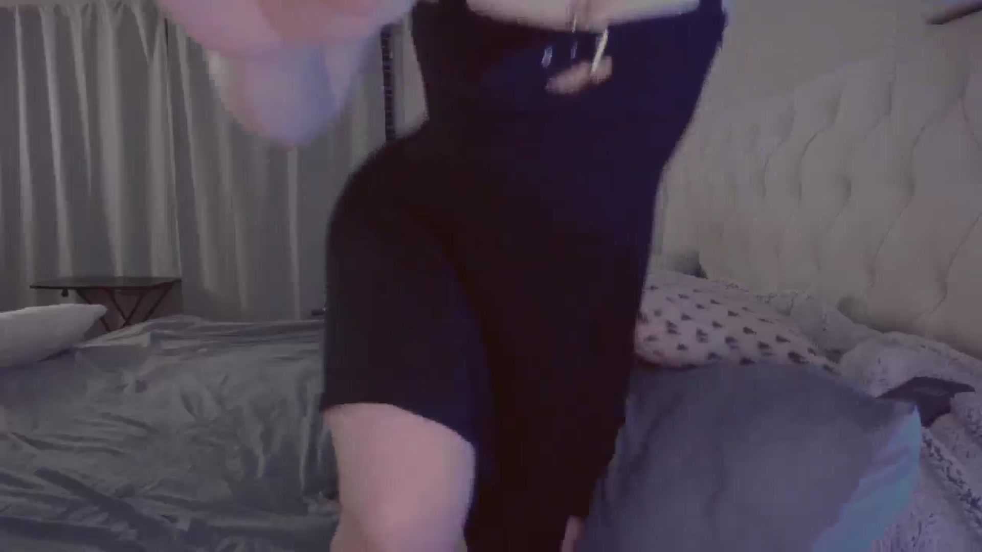 Gallery image thumbnail from Isabelle's myfreecams stream on, 05/24/2024, 07:56 image 16 of 20