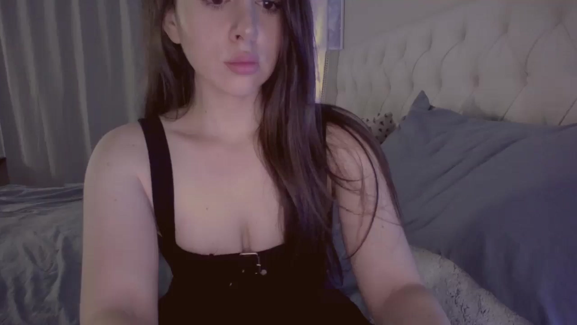 Gallery image thumbnail from Isabelle's myfreecams stream on, 05/24/2024, 08:12 image 14 of 20