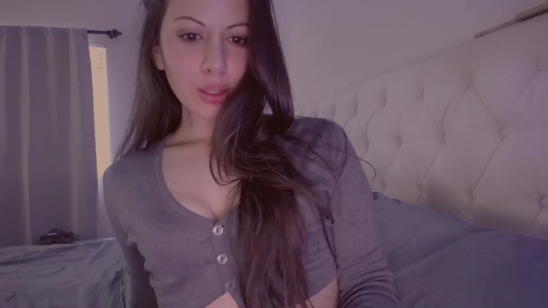 Gallery image thumbnail from Isabelle's myfreecams stream on, 05/24/2024, 18:13 image 8 of 20