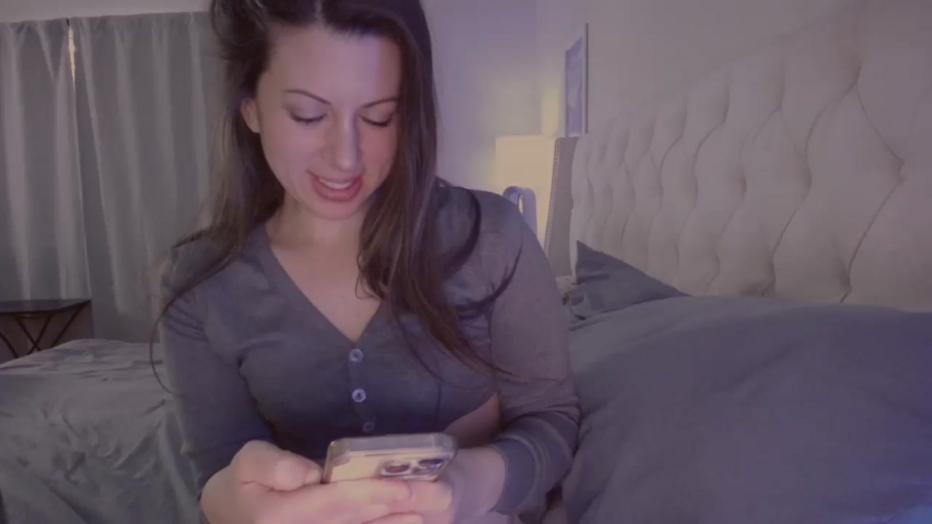 Gallery image thumbnail from Isabelle's myfreecams stream on, 05/24/2024, 18:33 image 5 of 20