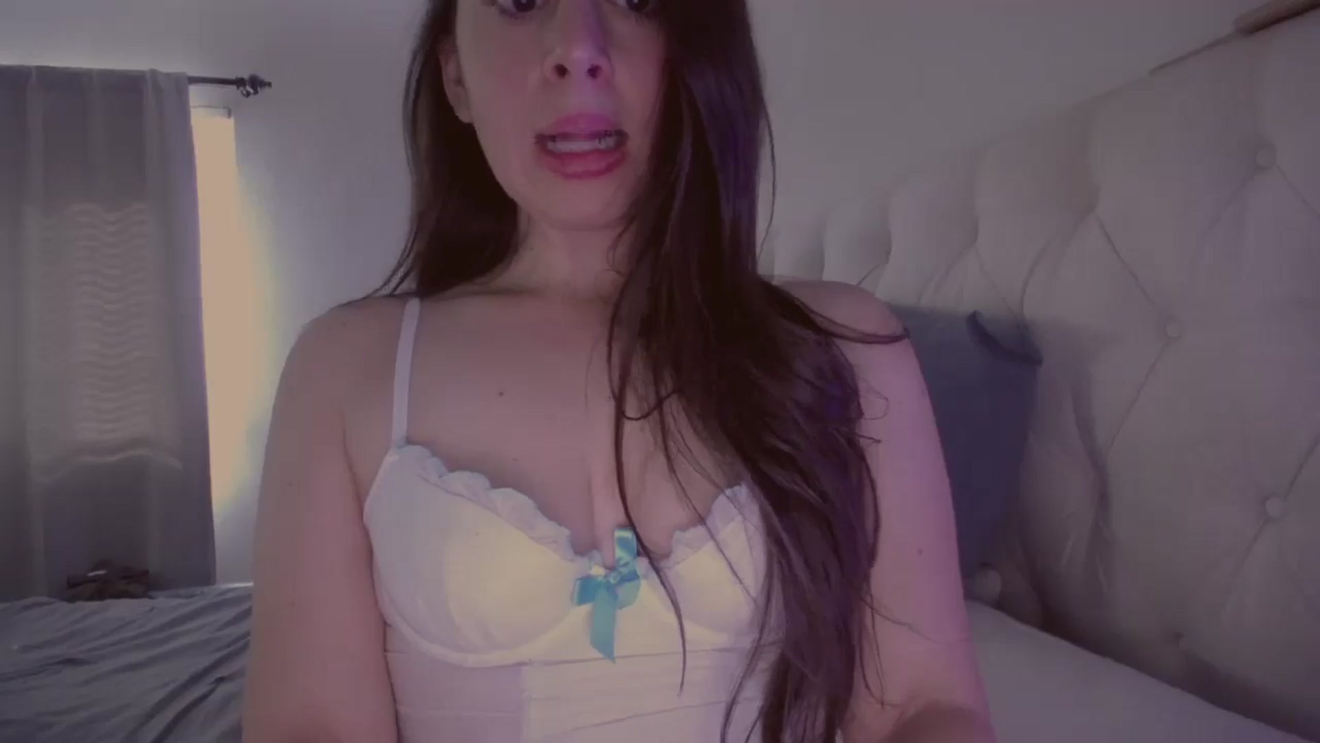 Gallery image thumbnail from Isabelle's myfreecams stream on, 05/25/2024, 23:36 image 3 of 20