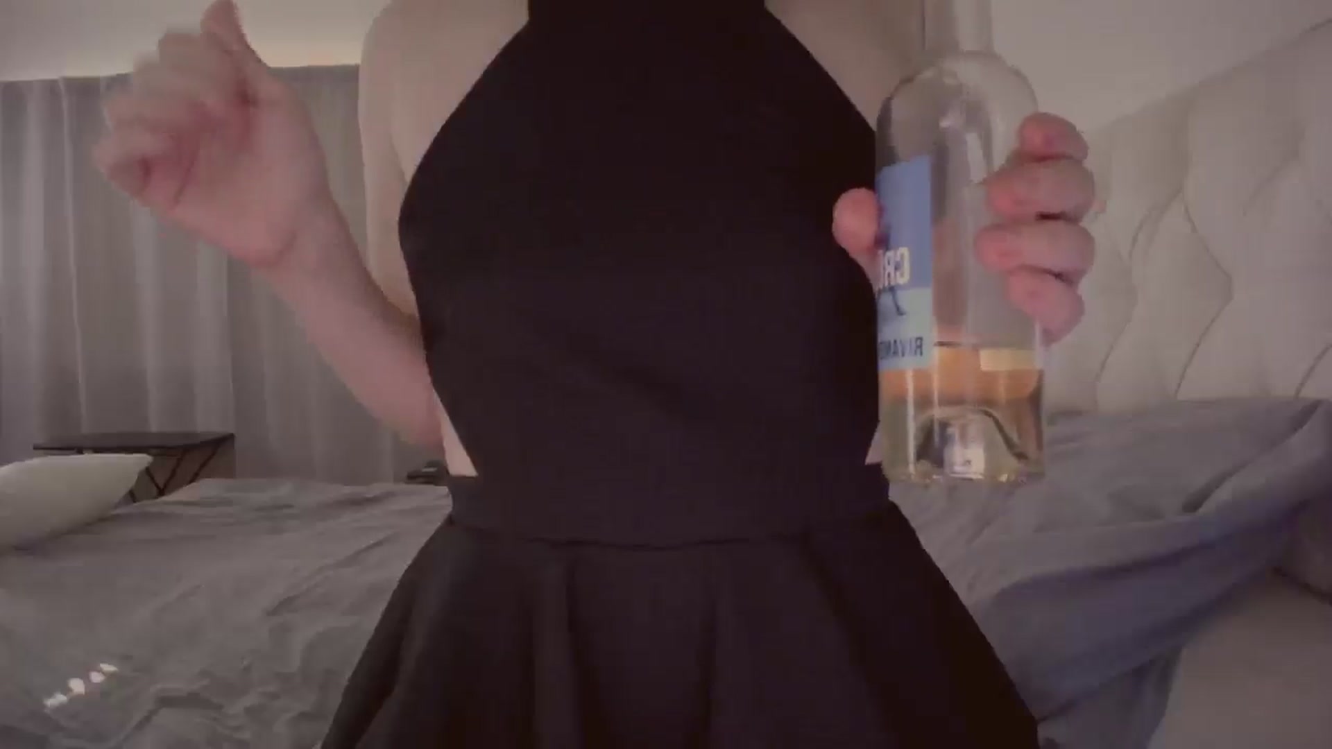 Gallery image thumbnail from Isabelle's myfreecams stream on, 05/29/2024, 01:42 image 20 of 20