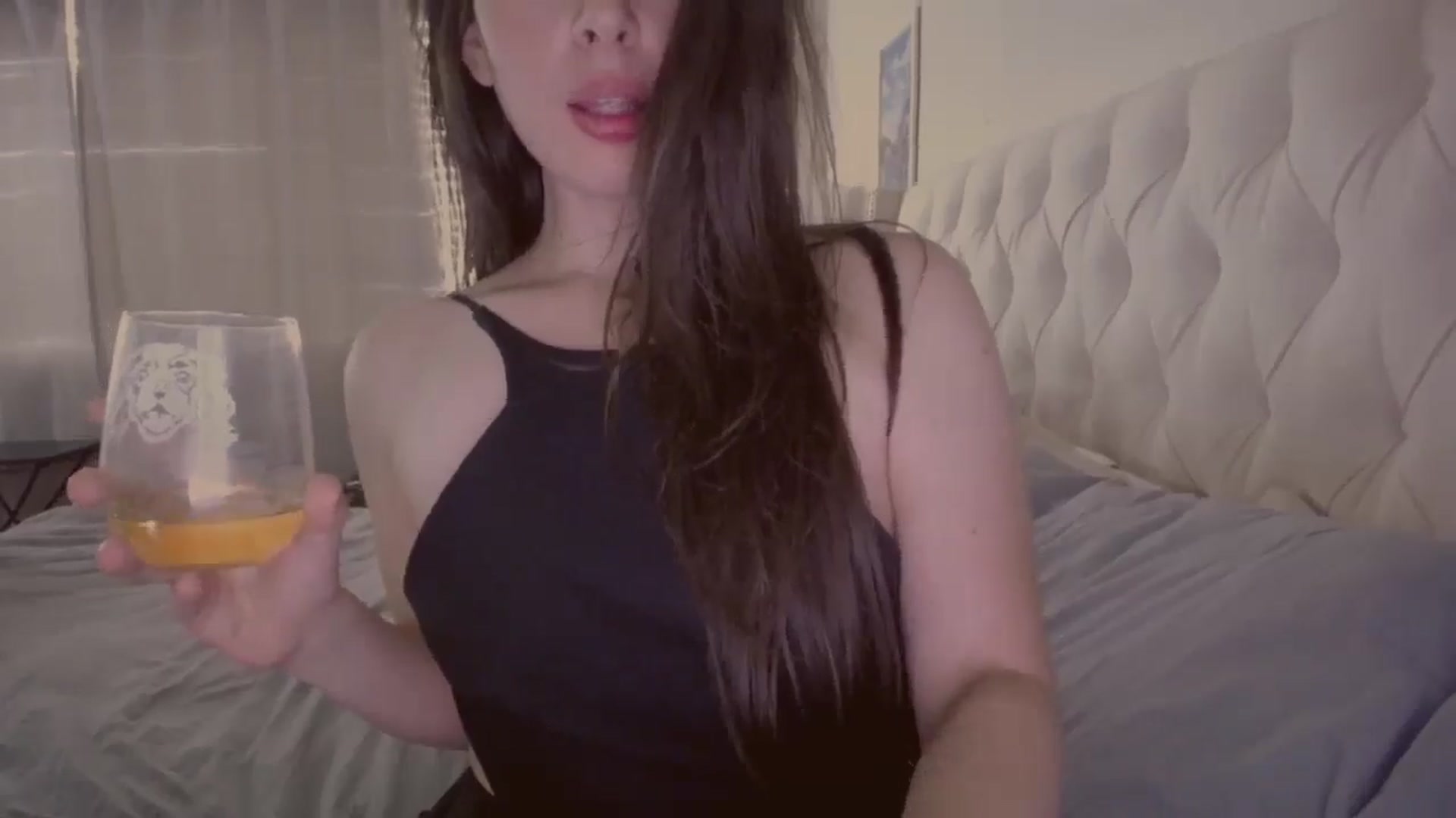 Gallery image thumbnail from Isabelle's myfreecams stream on, 05/29/2024, 01:42 image 5 of 20