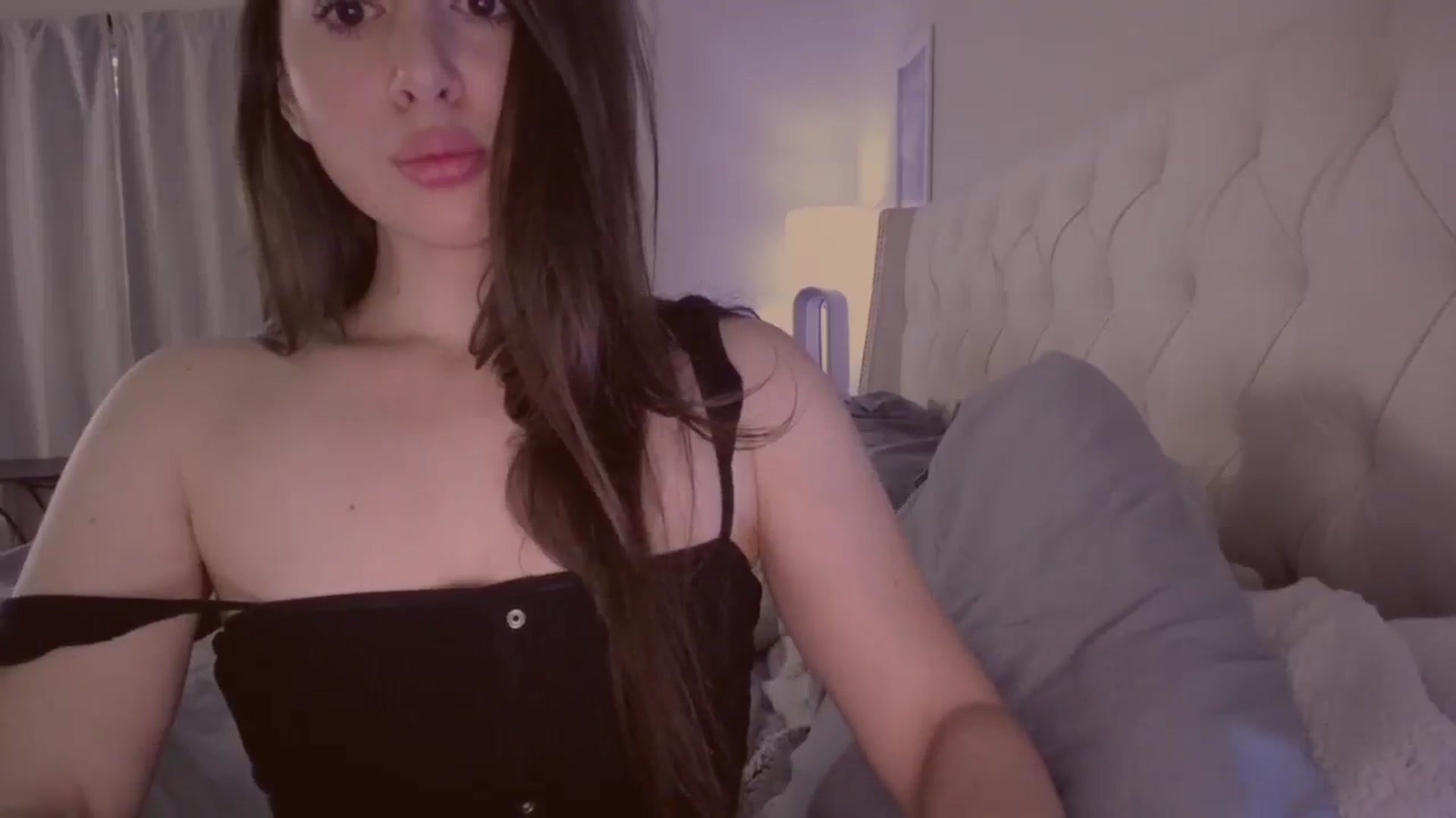 Gallery image thumbnail from Isabelle's myfreecams stream on, 06/02/2024, 02:51 image 7 of 20