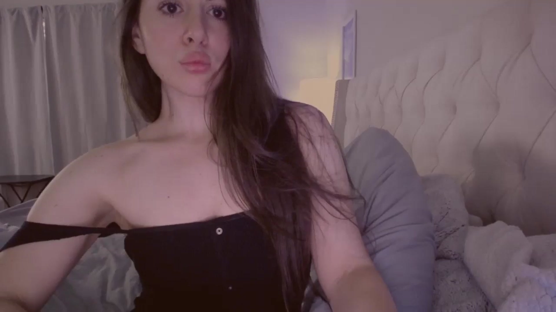 Gallery image thumbnail from Isabelle's myfreecams stream on, 06/02/2024, 02:51 image 2 of 20