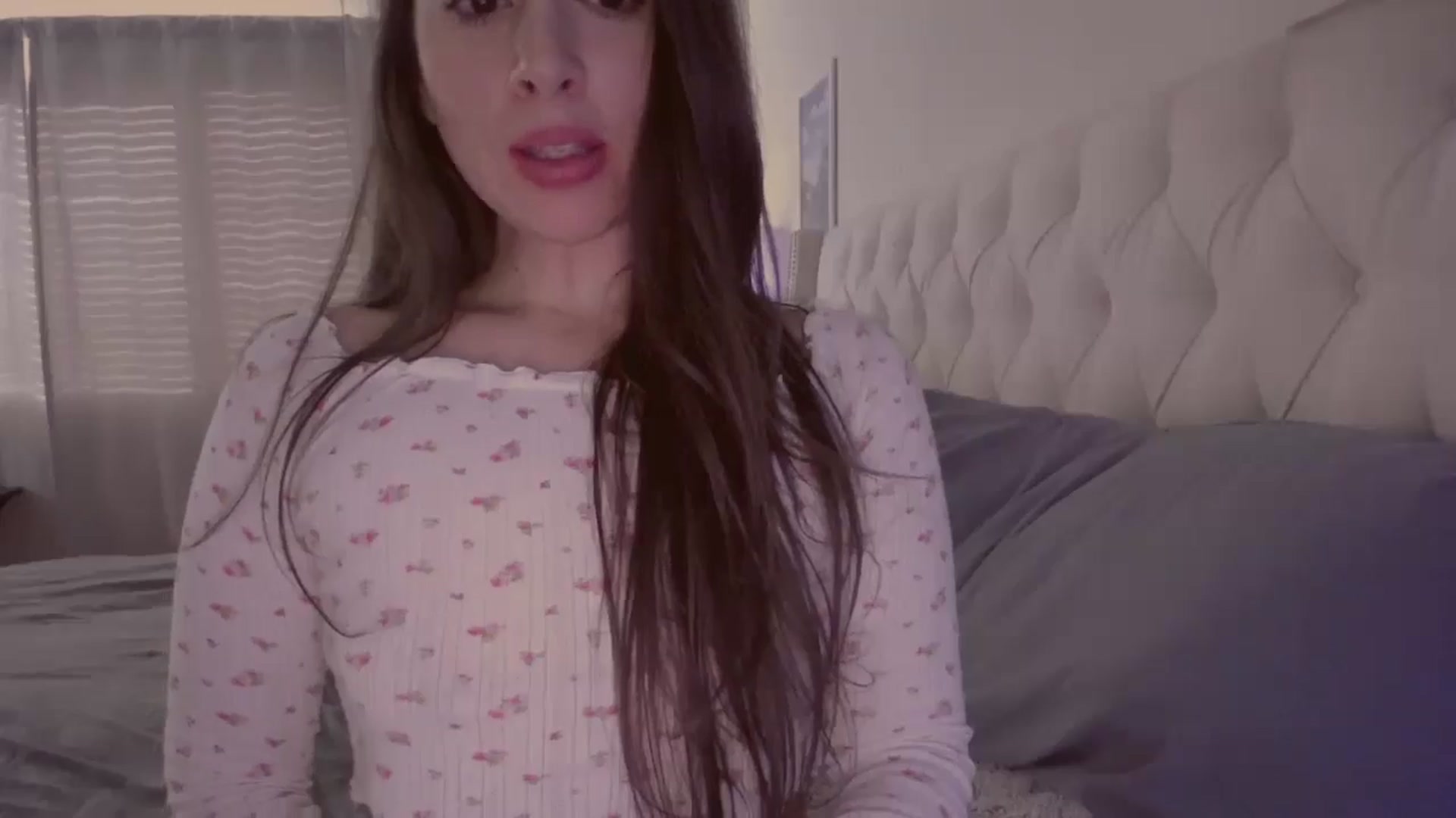 Gallery image thumbnail from Isabelle's myfreecams stream on, 07/01/2024, 24:57 image 7 of 20