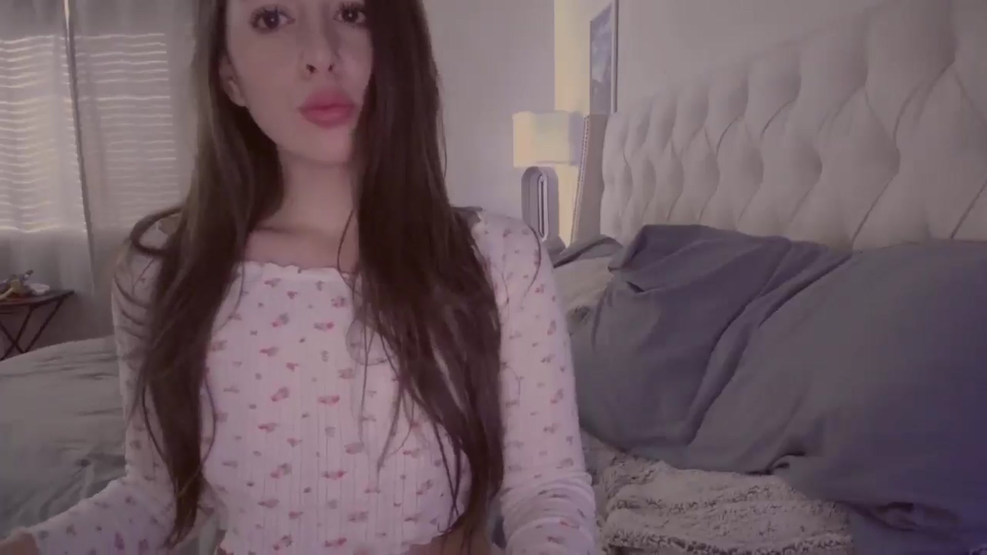 Gallery image thumbnail from Isabelle's myfreecams stream on, 07/01/2024, 24:57 image 9 of 20