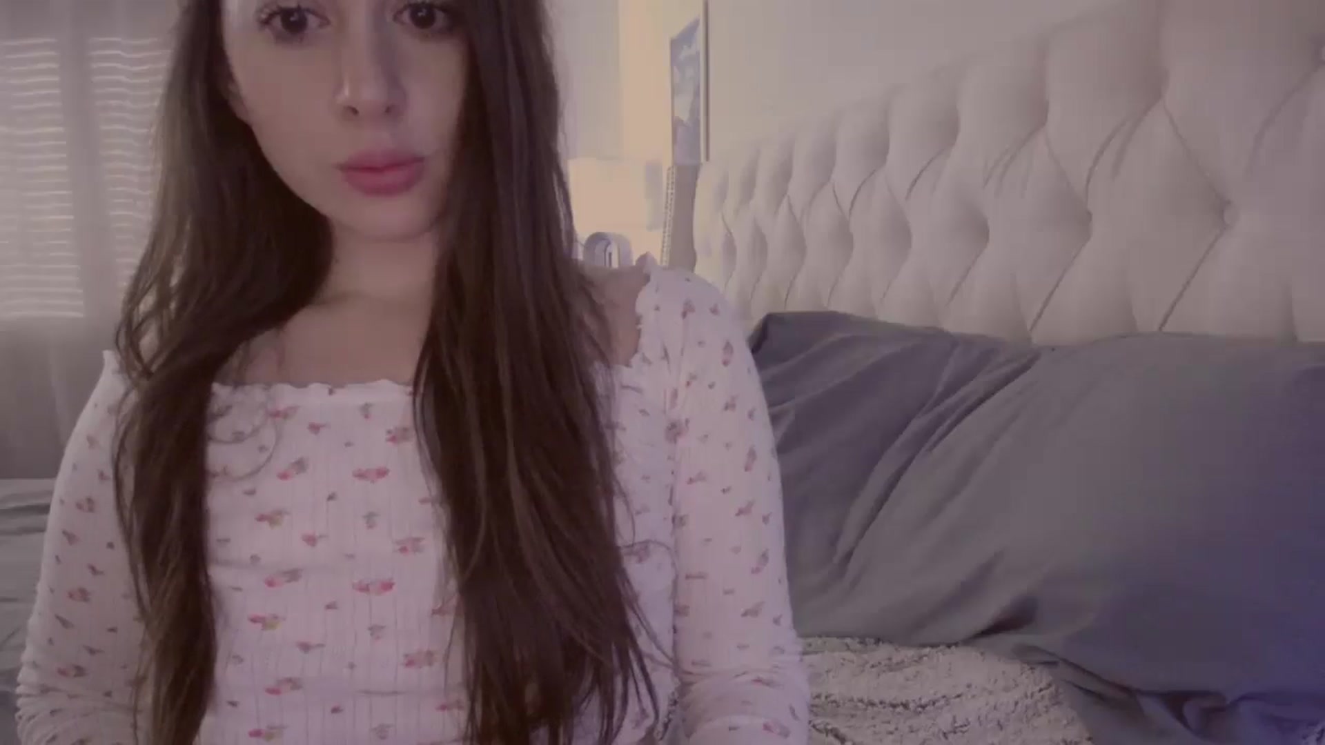 Gallery image thumbnail from Isabelle's myfreecams stream on, 07/01/2024, 24:57 image 3 of 20