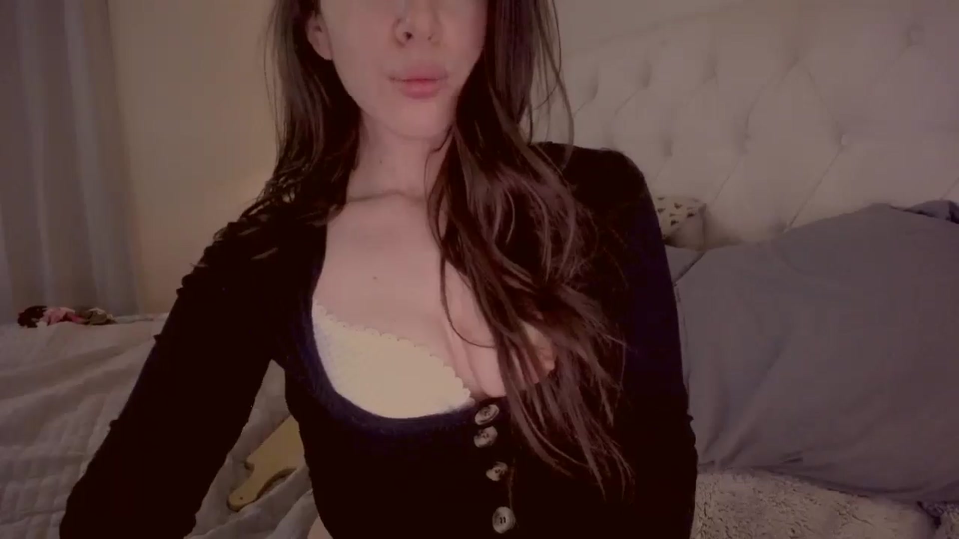 Gallery image thumbnail from Isabelle's myfreecams stream on, 08/31/2024, 08:39 image 14 of 20