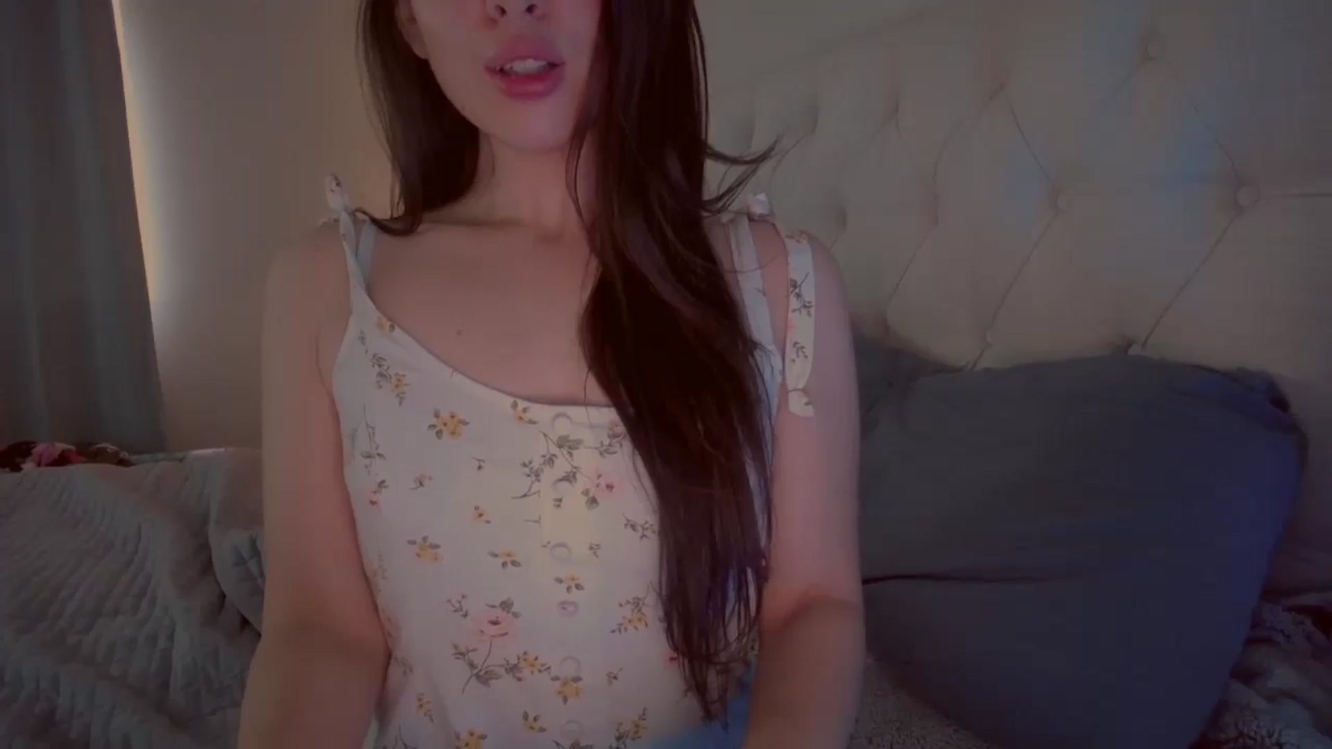 Gallery image thumbnail from Isabelle's myfreecams stream on, 08/31/2024, 17:55 image 17 of 20