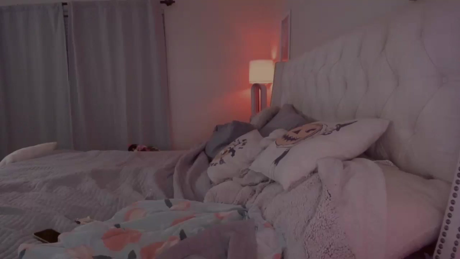 Gallery image thumbnail from Isabelle's myfreecams stream on, 10/29/2024, 04:22 image 5 of 20