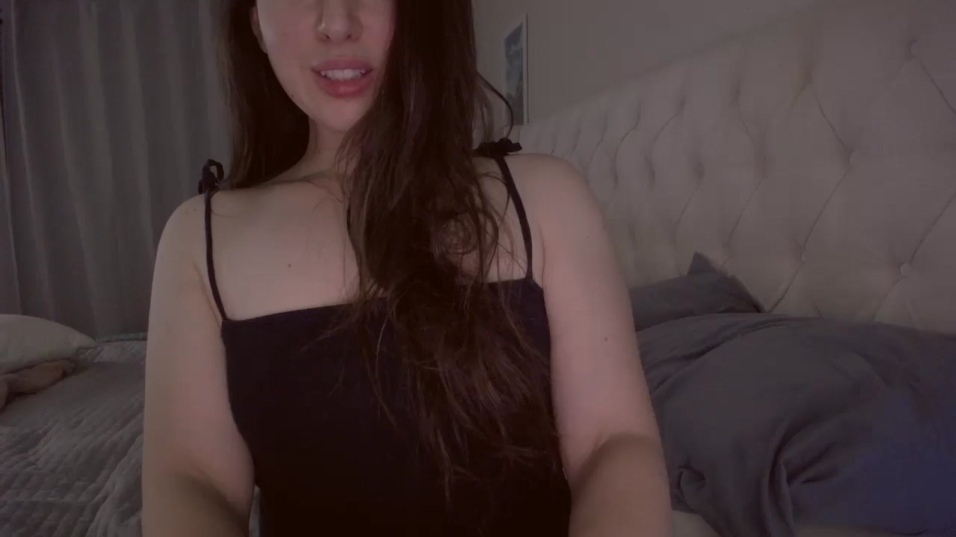 Gallery image thumbnail from Isabelle's myfreecams stream on, 11/16/2024, 09:19 image 19 of 20