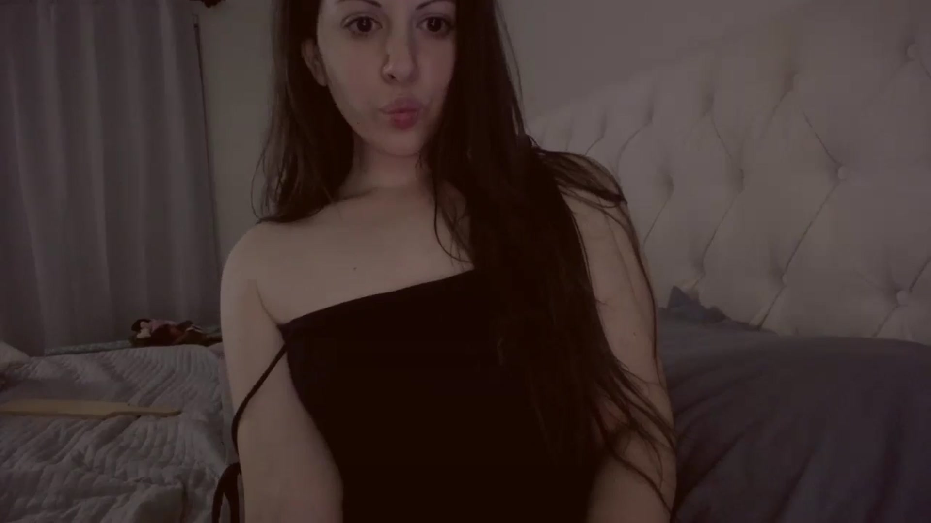 Gallery image thumbnail from Isabelle's myfreecams stream on, 11/16/2024, 10:36 image 14 of 20