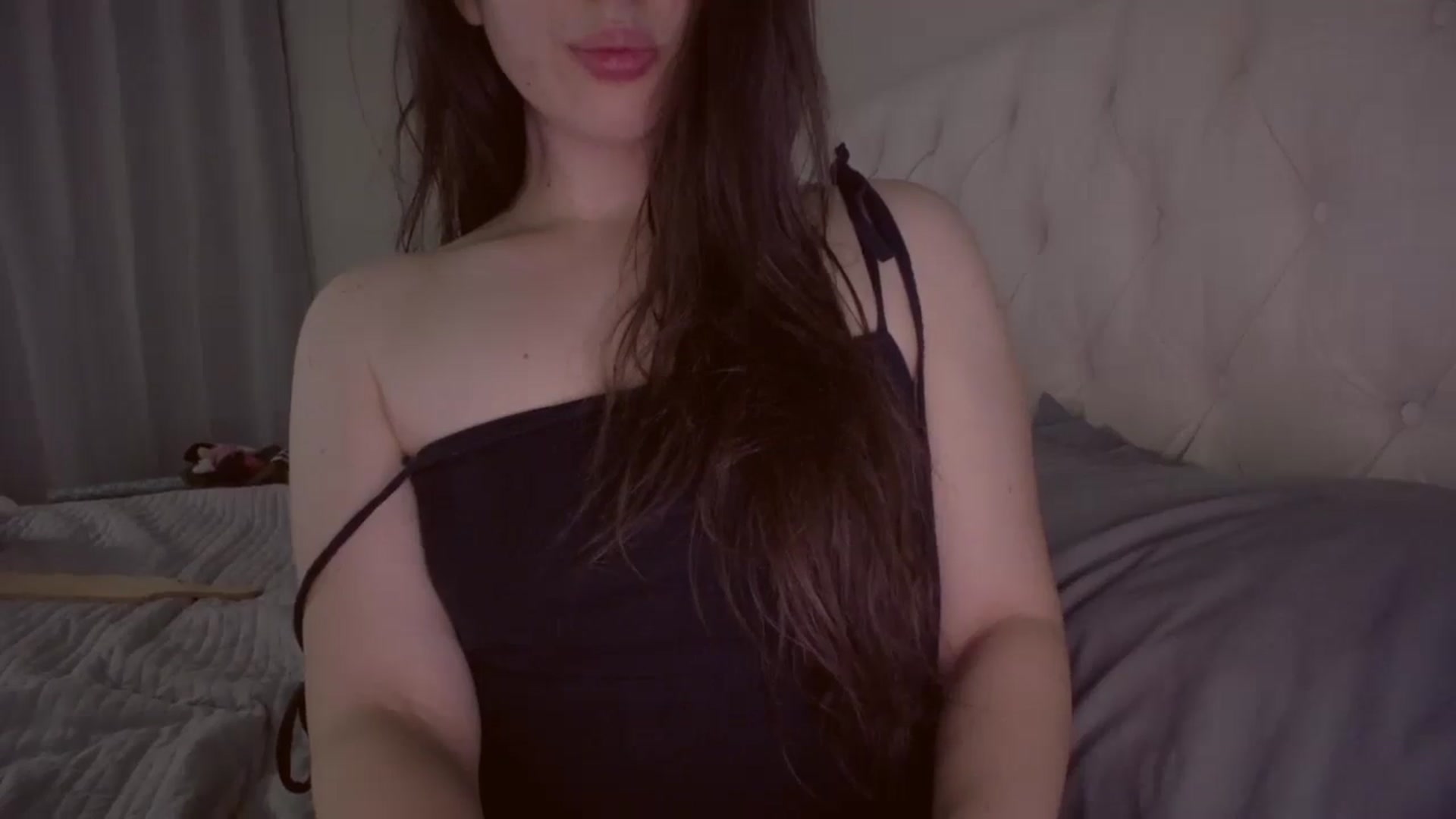 Gallery image thumbnail from Isabelle's myfreecams stream on, 11/16/2024, 10:36 image 12 of 20