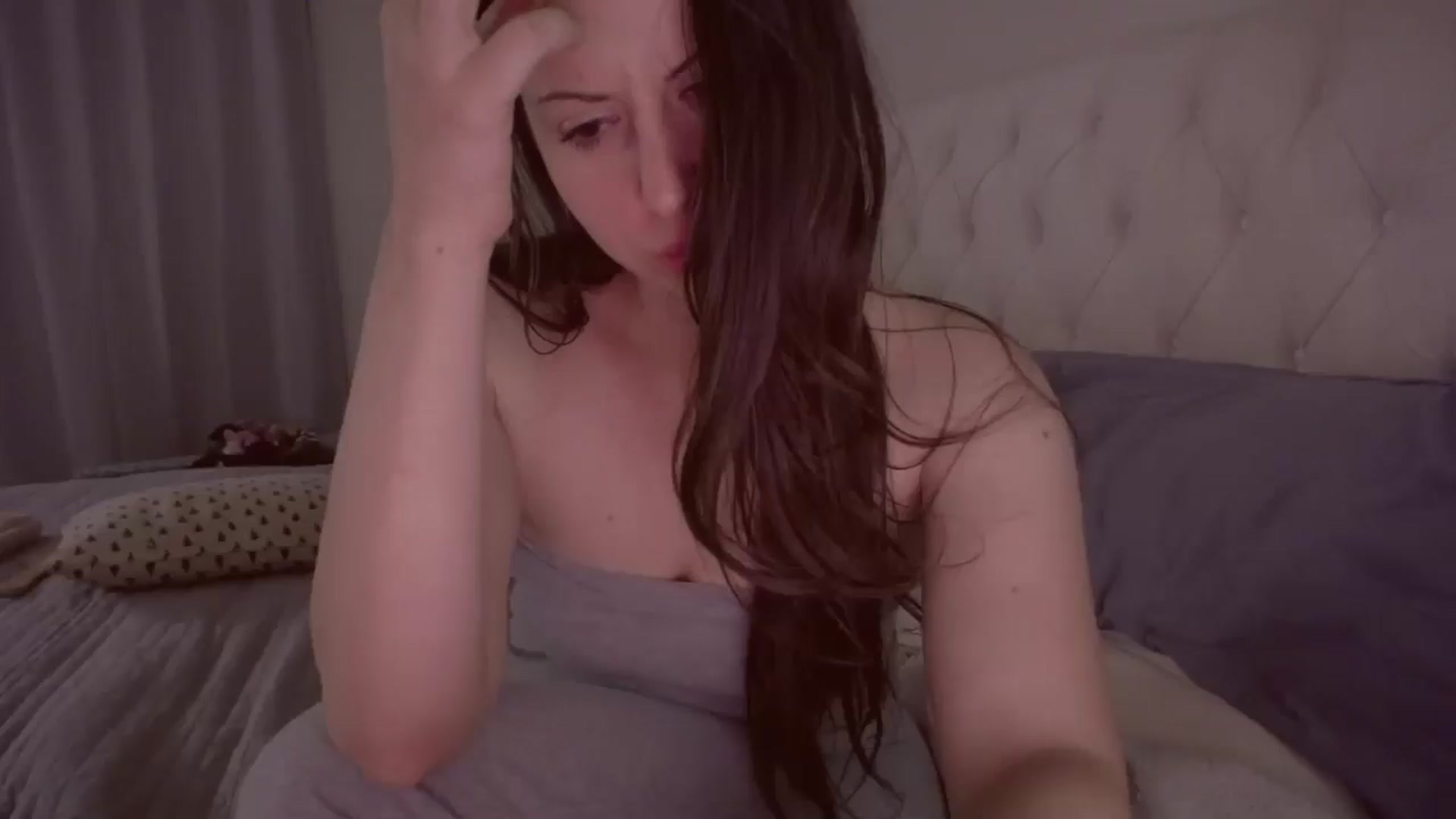 Gallery image thumbnail from Isabelle's myfreecams stream on, 11/21/2024, 11:15 image 17 of 20