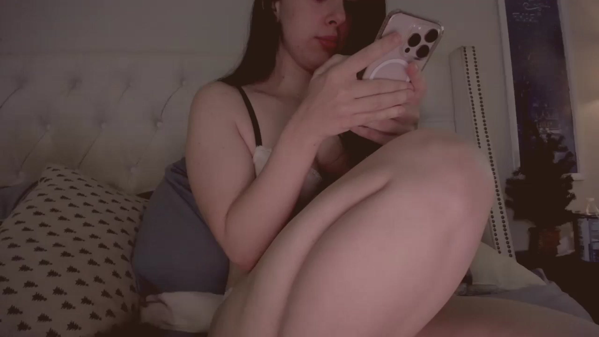 Gallery image thumbnail from Isabelle's myfreecams stream on, 11/25/2024, 10:13 image 17 of 20