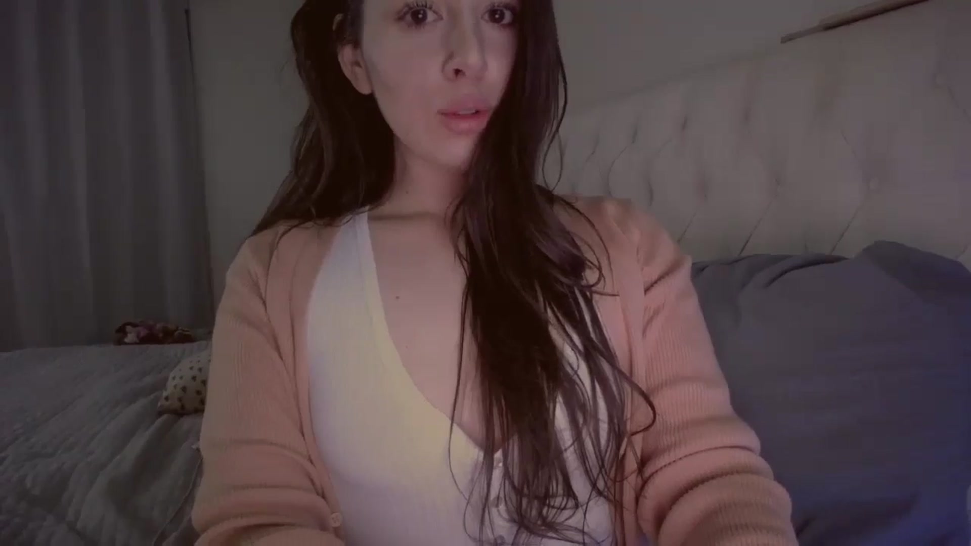 Gallery image thumbnail from Isabelle's myfreecams stream on, 11/26/2024, 10:41 image 6 of 20