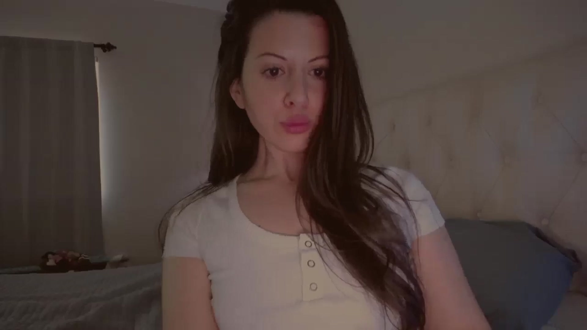 Gallery image thumbnail from Isabelle's myfreecams stream on, 11/29/2024, 20:10 image 6 of 20