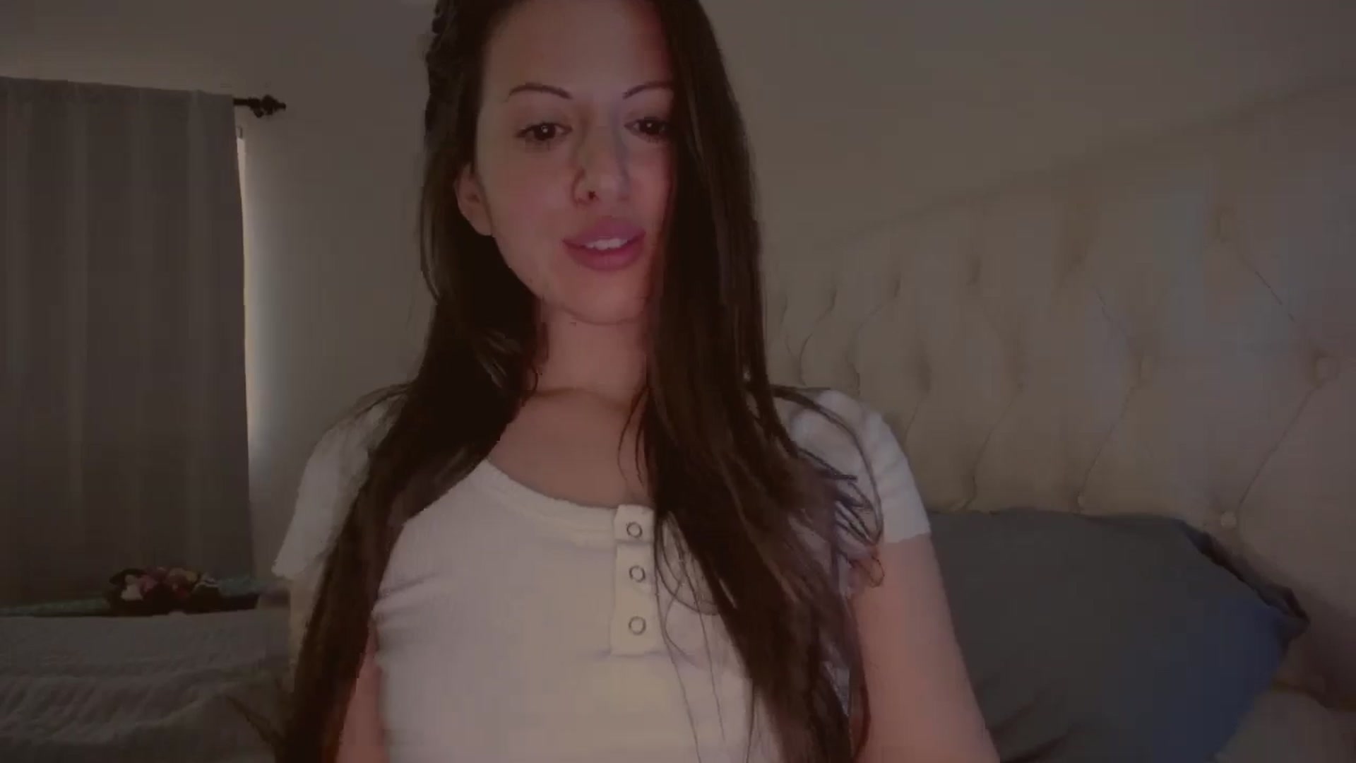 Gallery image thumbnail from Isabelle's myfreecams stream on, 11/29/2024, 20:10 image 10 of 20