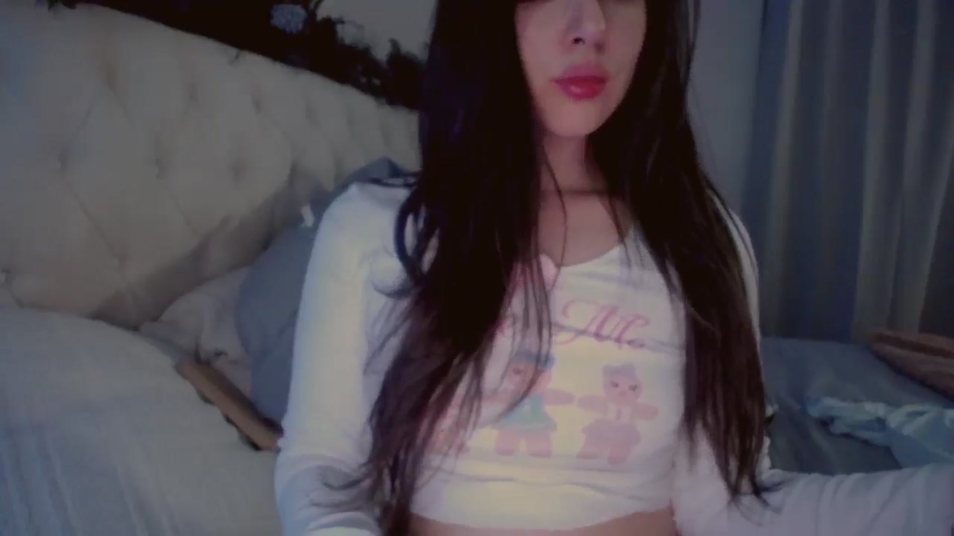 Gallery image thumbnail from Isabelle's myfreecams stream on, 12/22/2024, 07:53 image 11 of 20