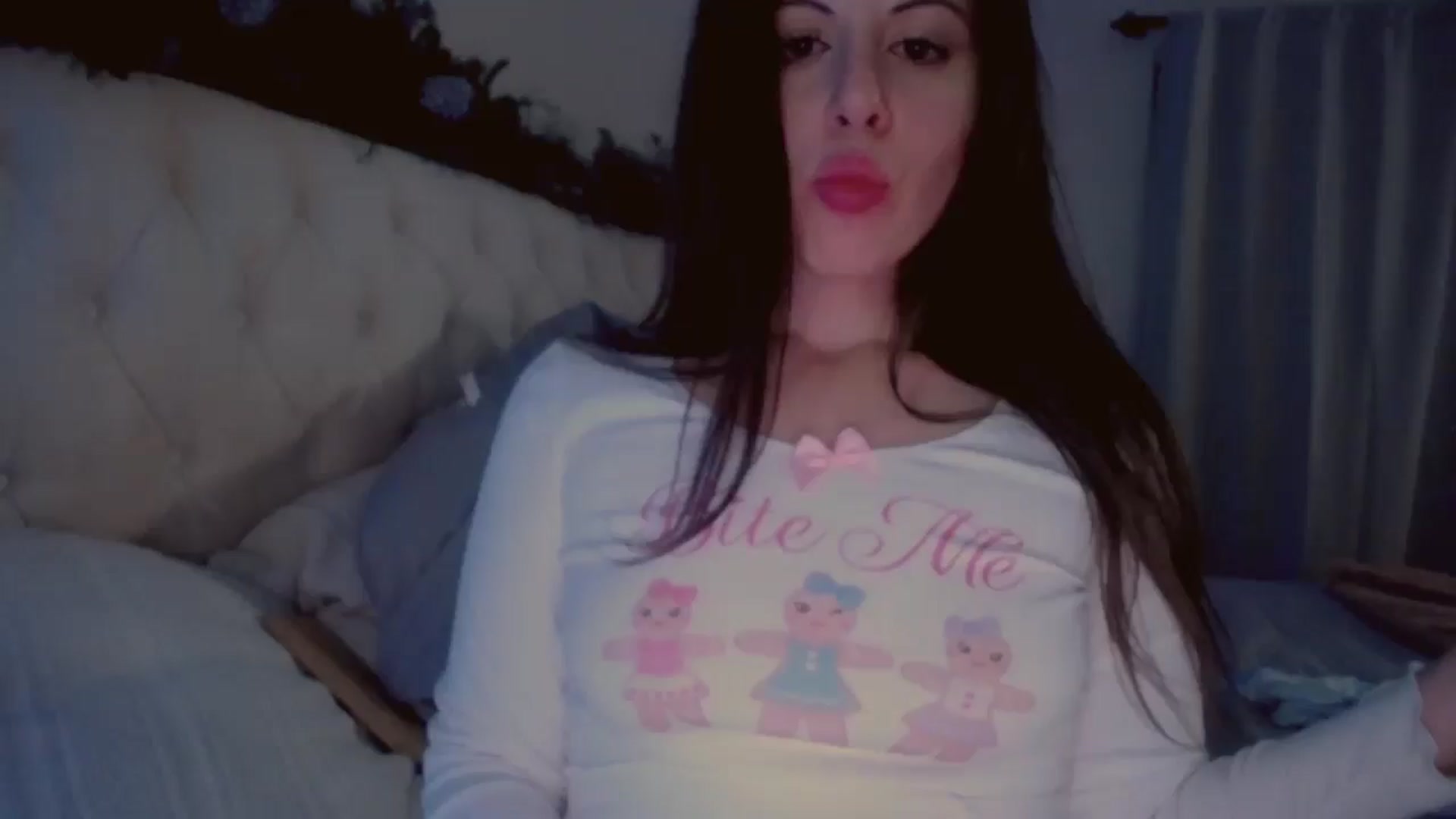 Gallery image thumbnail from Isabelle's myfreecams stream on, 12/22/2024, 07:53 image 1 of 20
