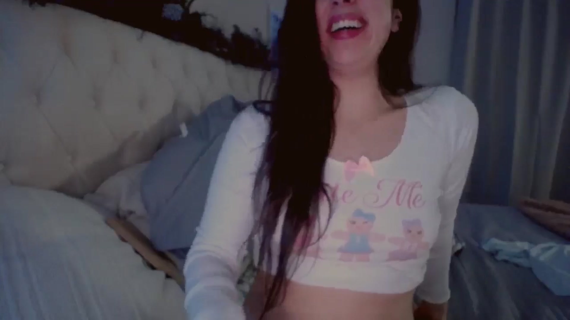 Gallery image thumbnail from Isabelle's myfreecams stream on, 12/22/2024, 07:53 image 6 of 20