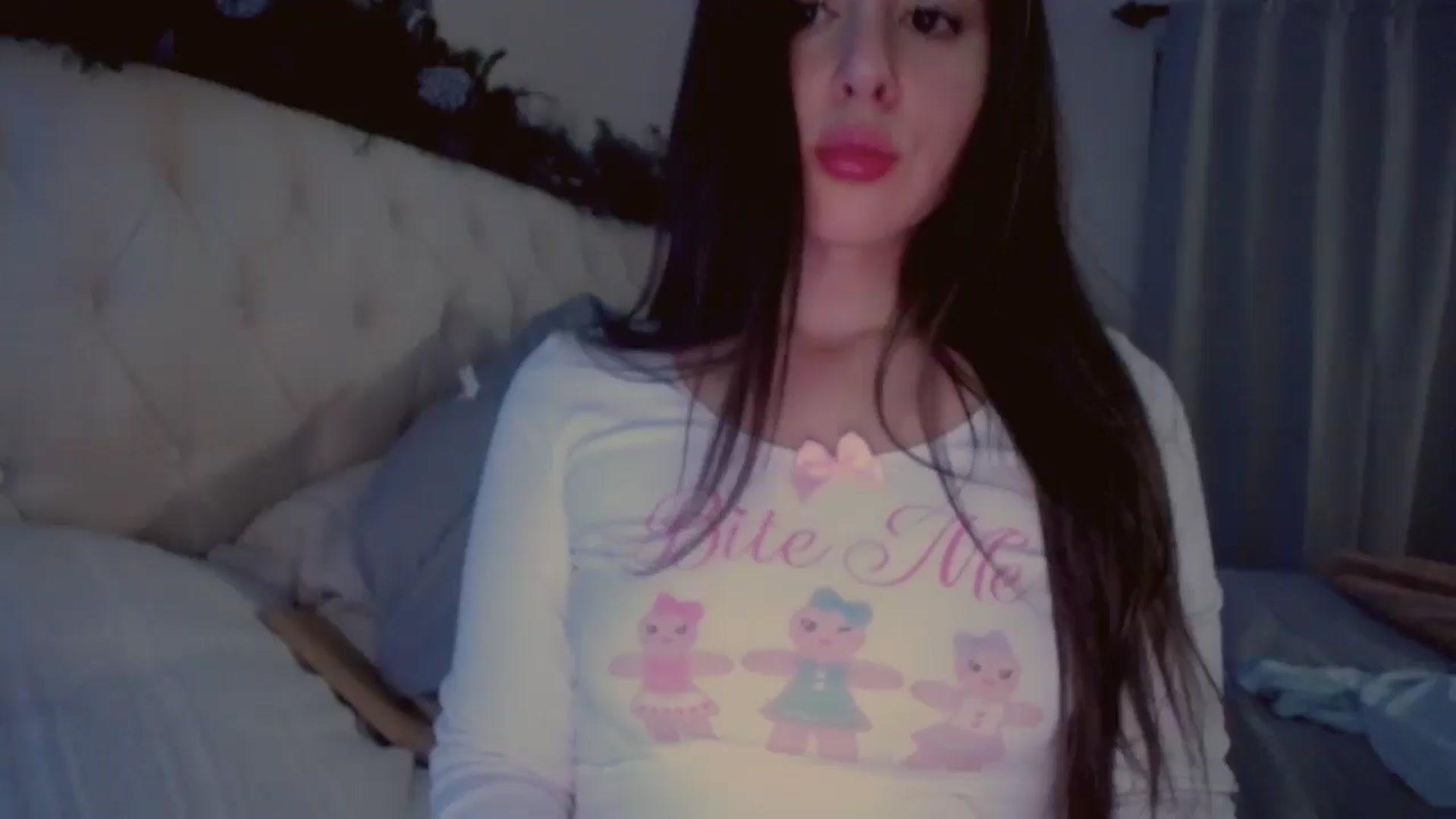 Gallery image thumbnail from Isabelle's myfreecams stream on, 12/22/2024, 07:53 image 4 of 20