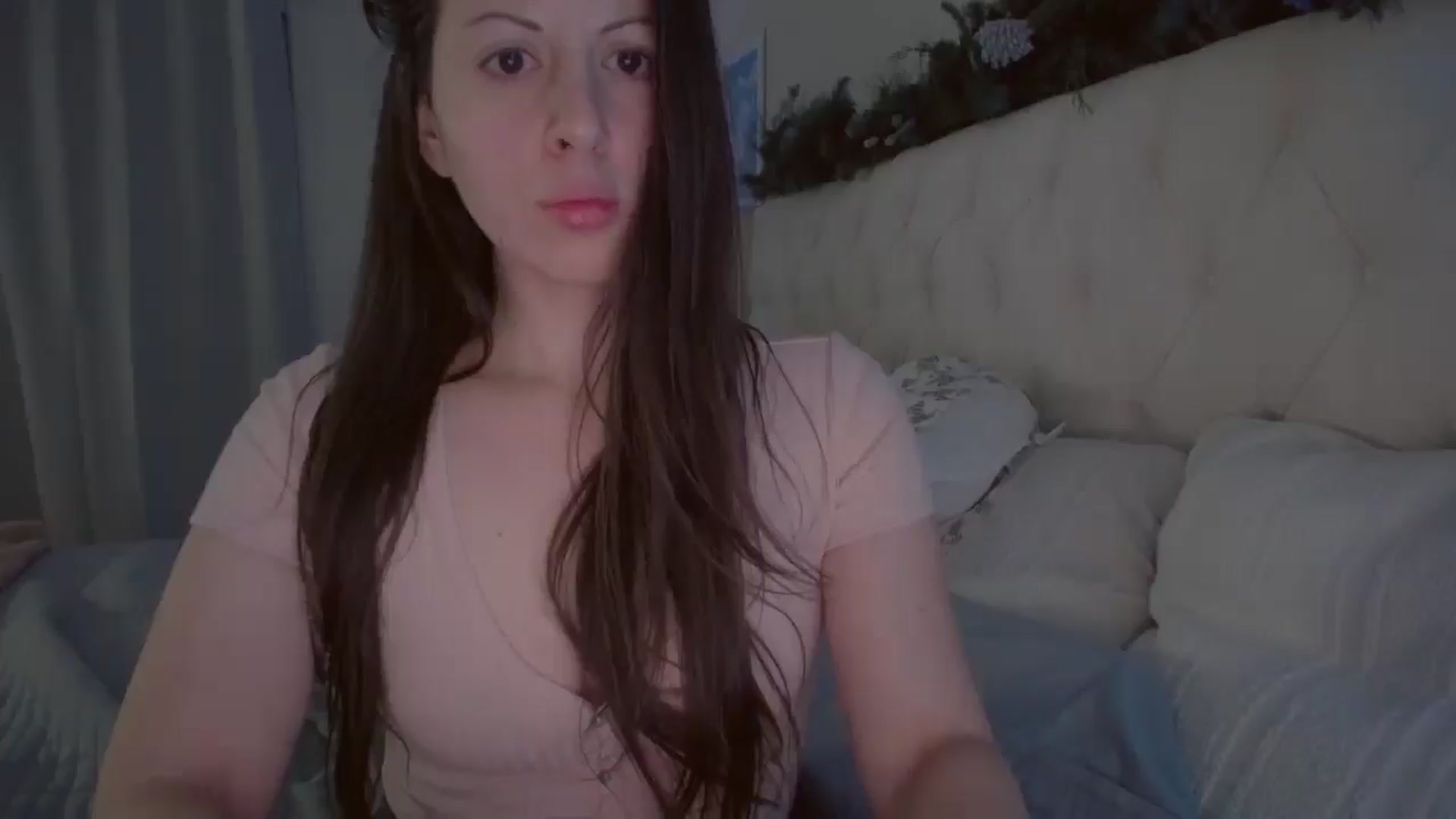Gallery image thumbnail from Isabelle's myfreecams stream on, 12/23/2024, 07:42 image 9 of 20