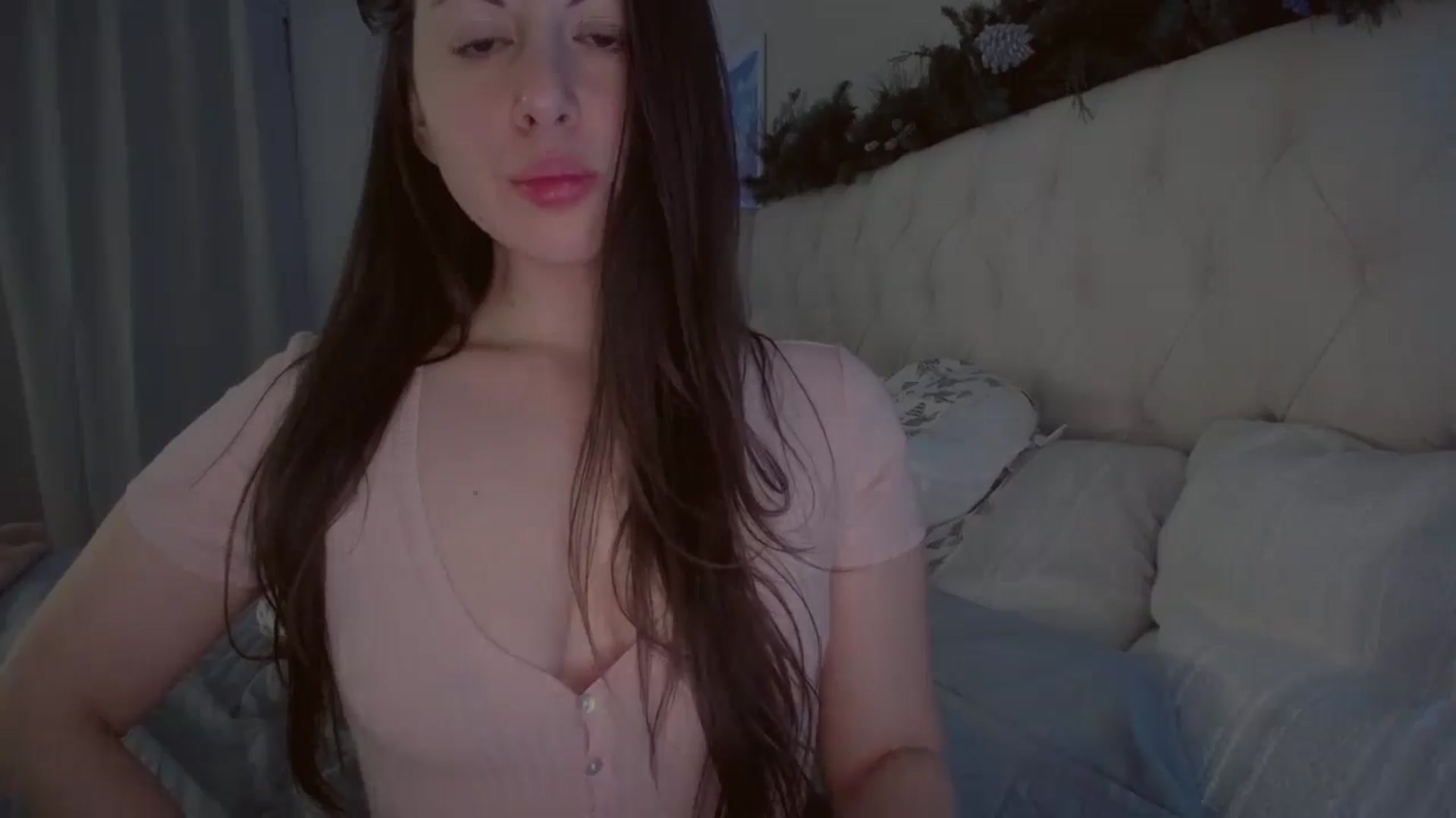 Gallery image thumbnail from Isabelle's myfreecams stream on, 12/23/2024, 07:42 image 8 of 20