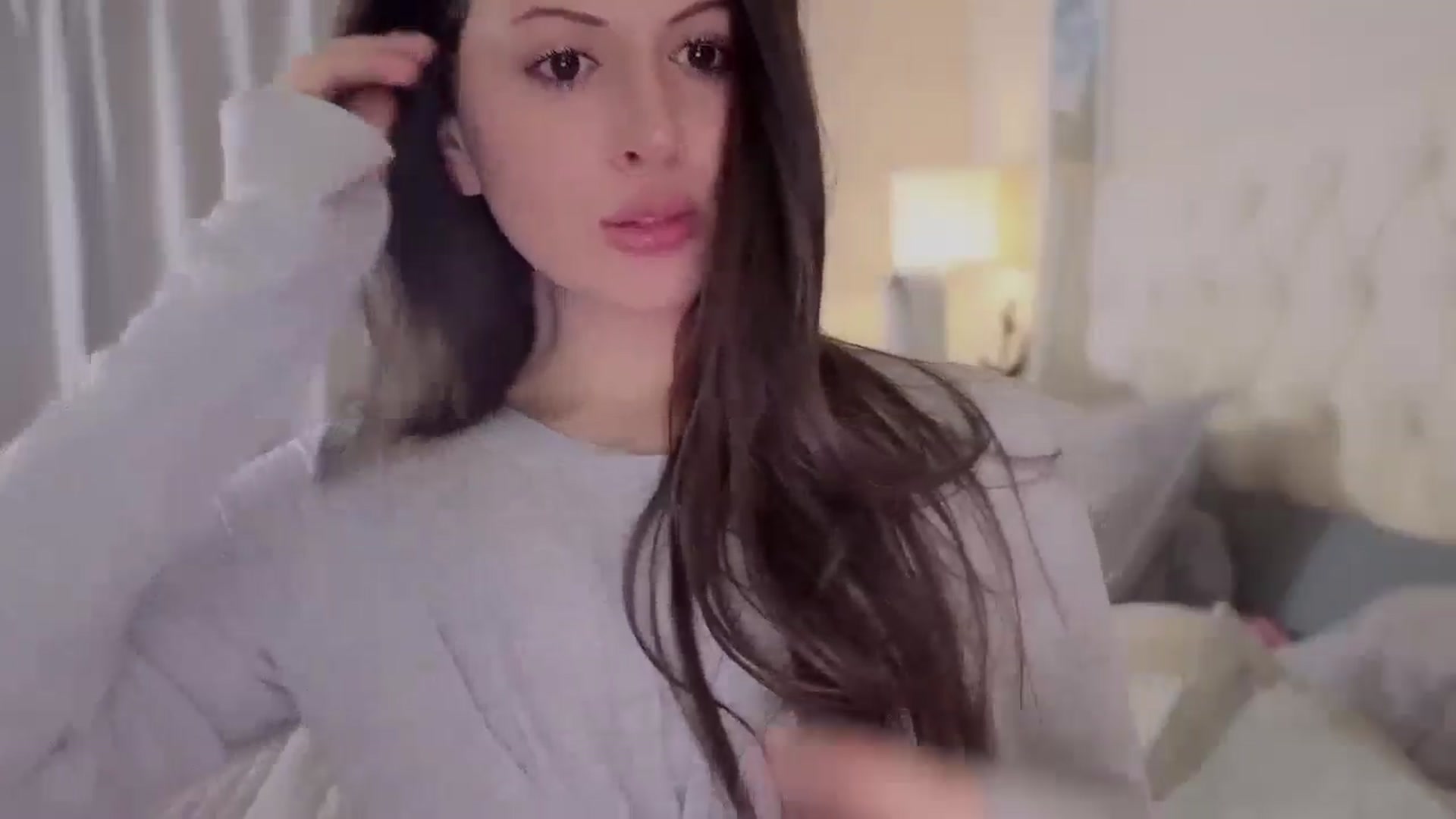 Gallery image thumbnail from Isabelle's myfreecams stream on, 05/15/2025, 06:15 image 11 of 20