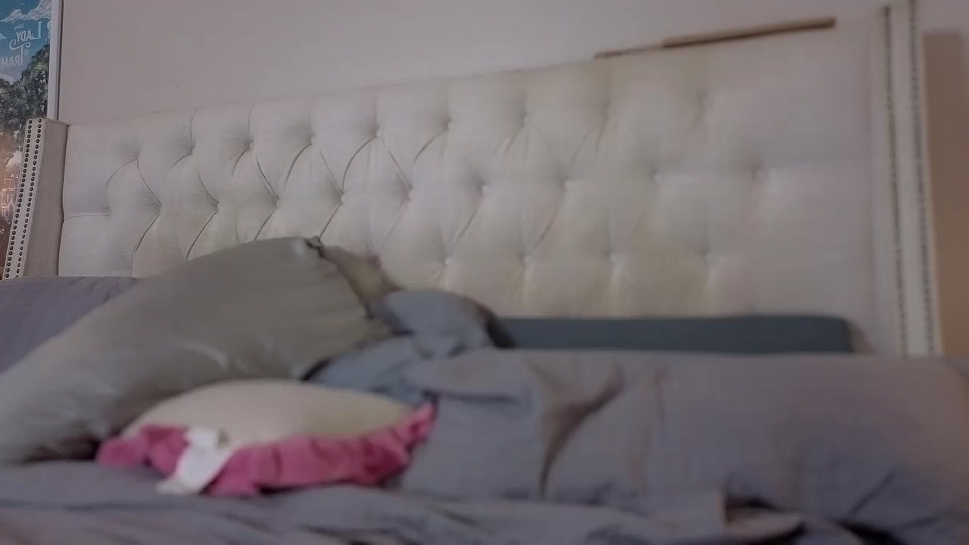 Gallery image thumbnail from Isabelle's myfreecams stream on, 05/28/2025, 06:30 image 18 of 20