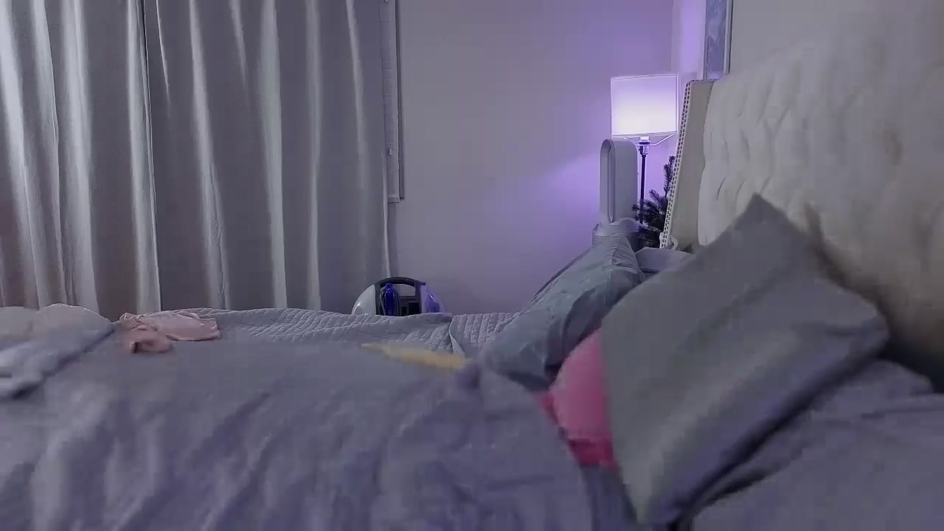 Gallery image thumbnail from Isabelle's myfreecams stream on, 06/12/2025, 05:17 image 2 of 20