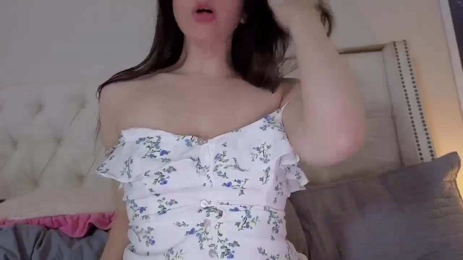 Gallery image thumbnail from Isabelle's myfreecams stream on, 07/14/2025, 07:34 image 6 of 20