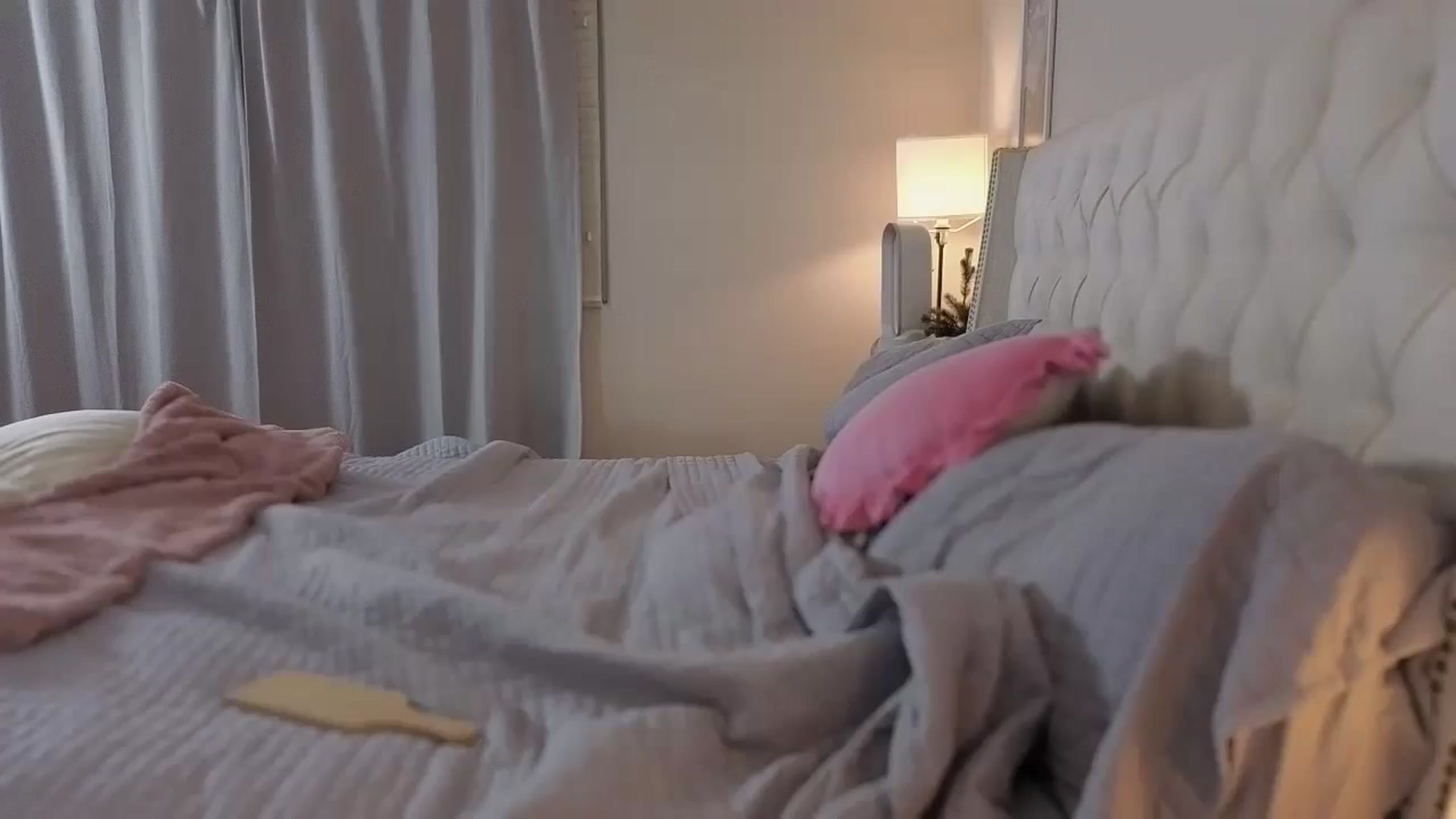 Gallery image thumbnail from Isabelle's myfreecams stream on, 07/17/2025, 07:30 image 15 of 20
