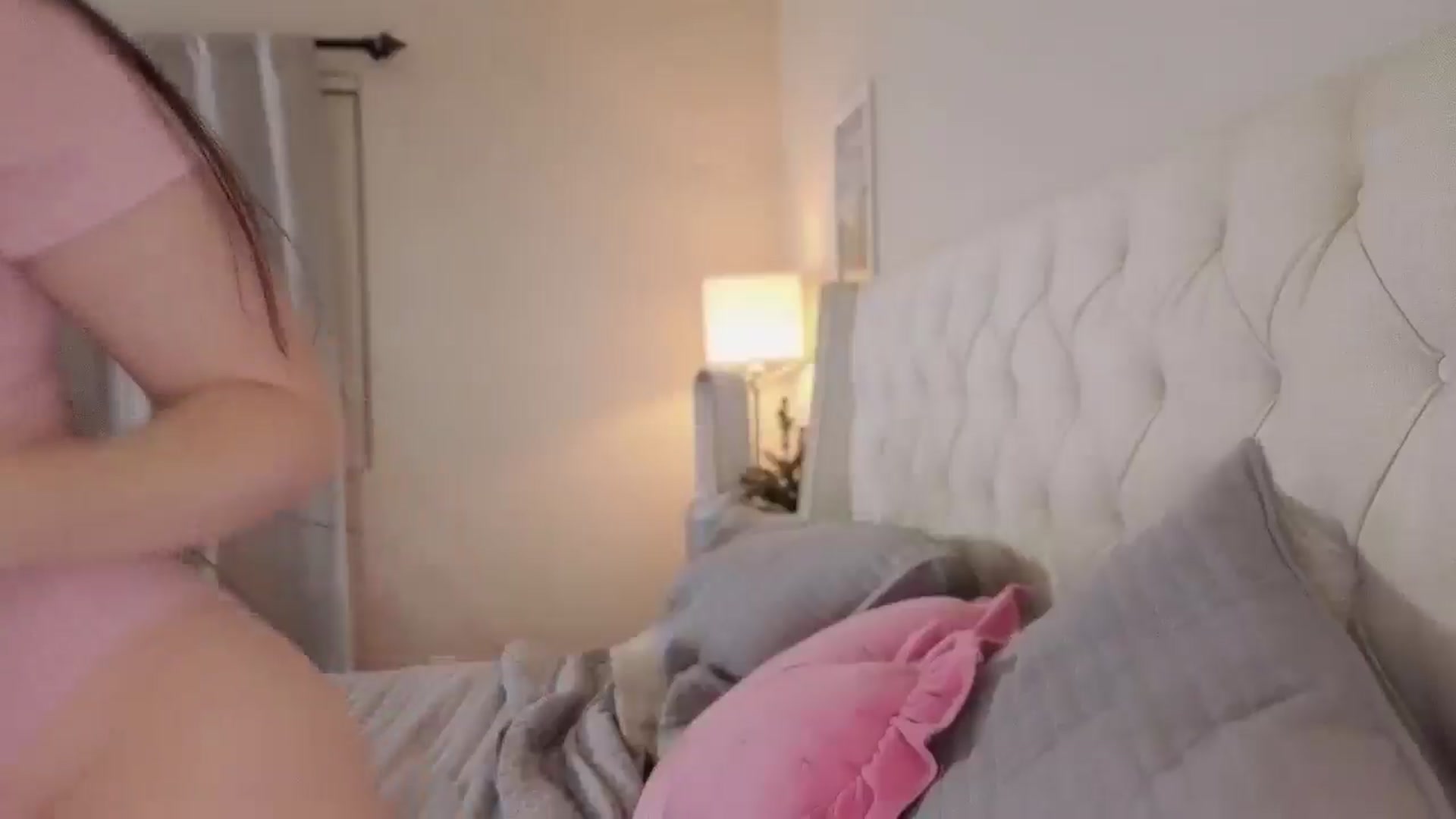 Gallery image thumbnail from Isabelle's myfreecams stream on, 07/22/2025, 10:11 image 11 of 20