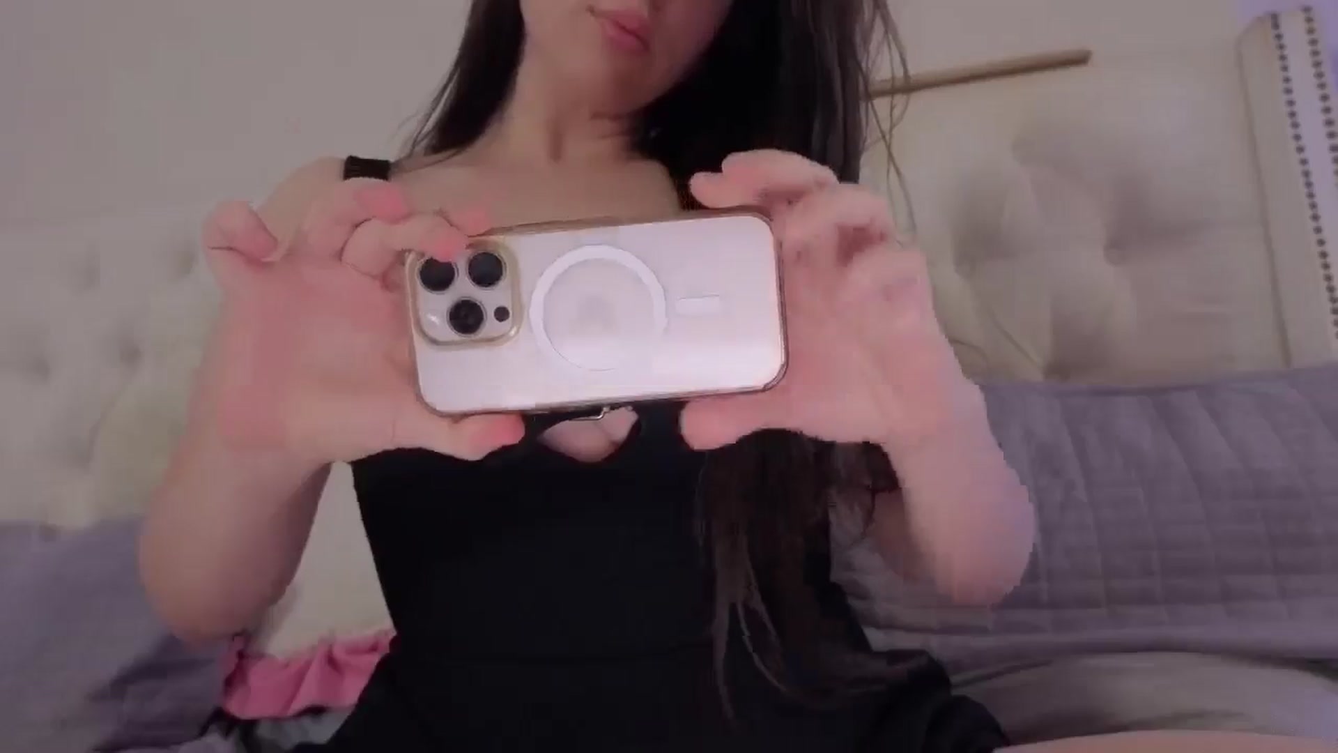 Gallery image thumbnail from Isabelle's myfreecams stream on, 09/19/2025, 06:46 image 17 of 20