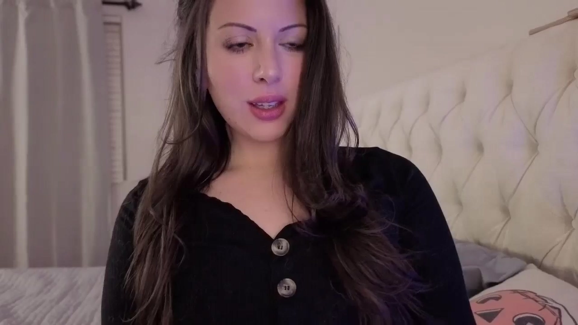 Gallery image thumbnail from Isabelle's myfreecams stream on, 11/20/2025, 06:25 image 17 of 20