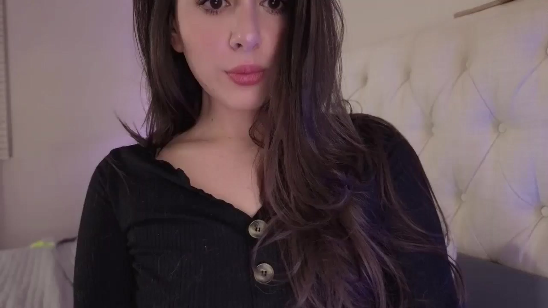 Gallery image thumbnail from Isabelle's myfreecams stream on, 11/20/2025, 08:44 image 7 of 20