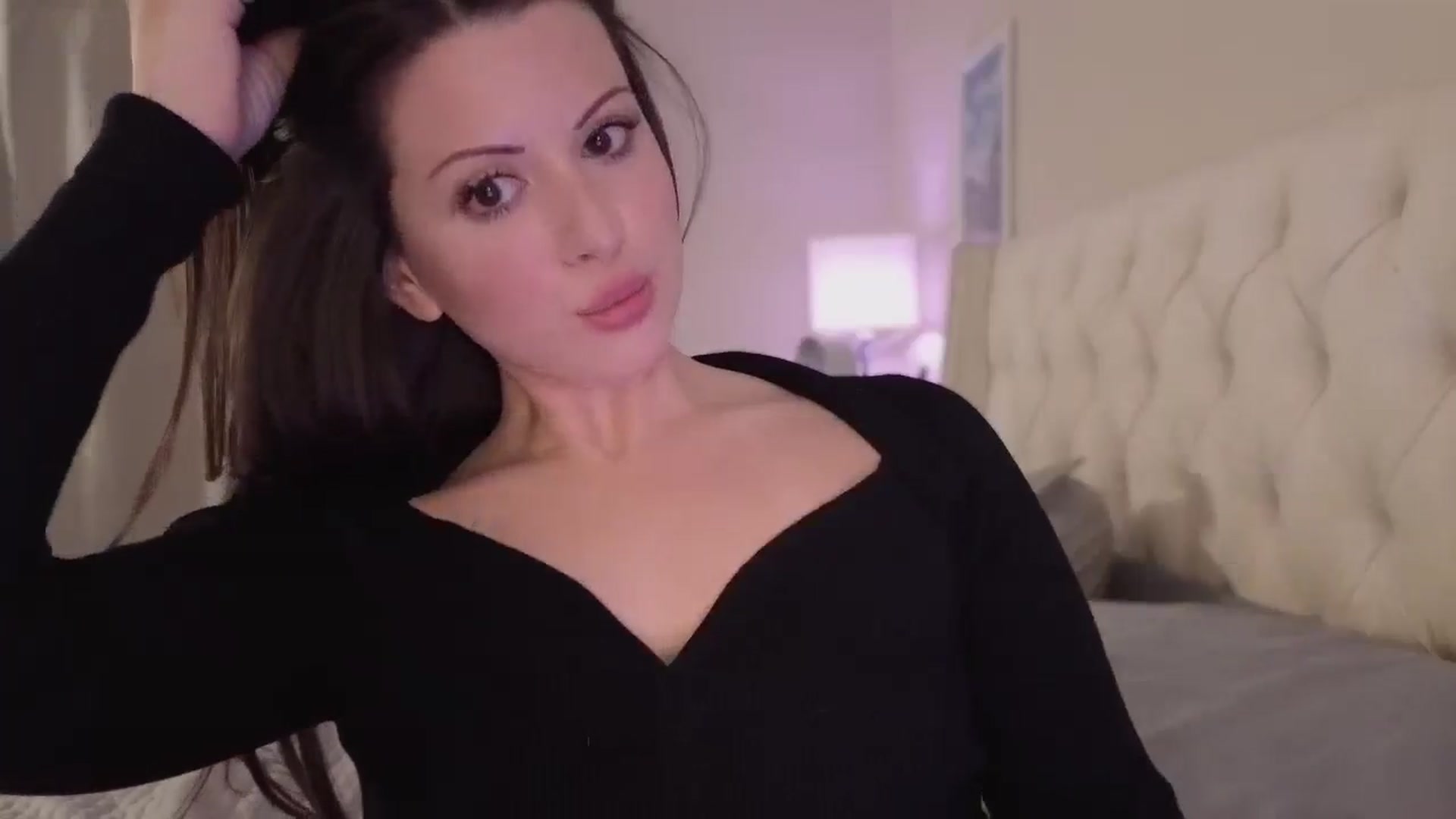 Gallery image thumbnail from Isabelle's myfreecams stream on, 11/20/2025, 09:47 image 2 of 20