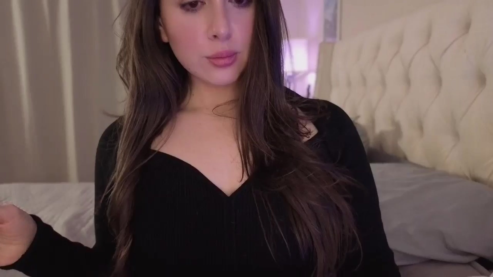 Gallery image thumbnail from Isabelle's myfreecams stream on, 11/20/2025, 09:47 image 5 of 20