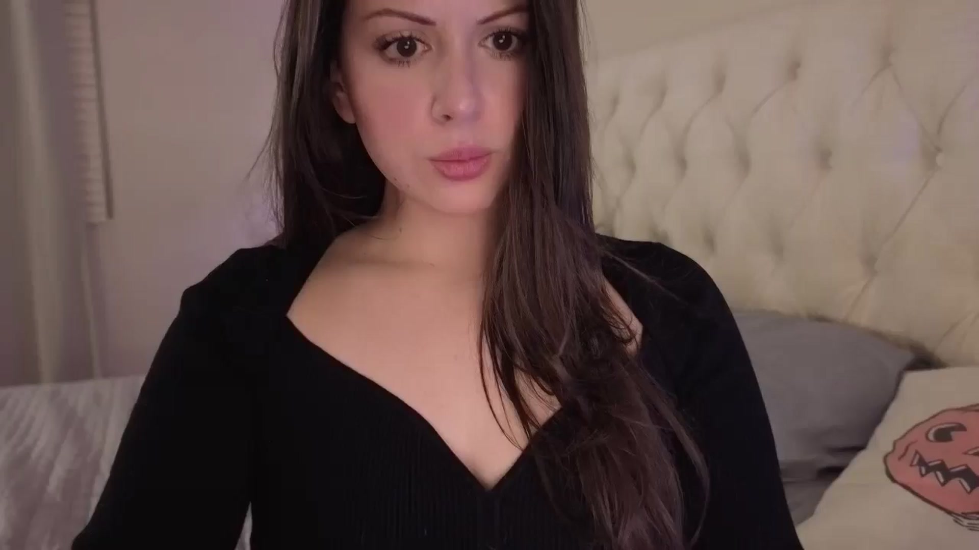 Gallery image thumbnail from Isabelle's myfreecams stream on, 11/20/2025, 09:47 image 8 of 20