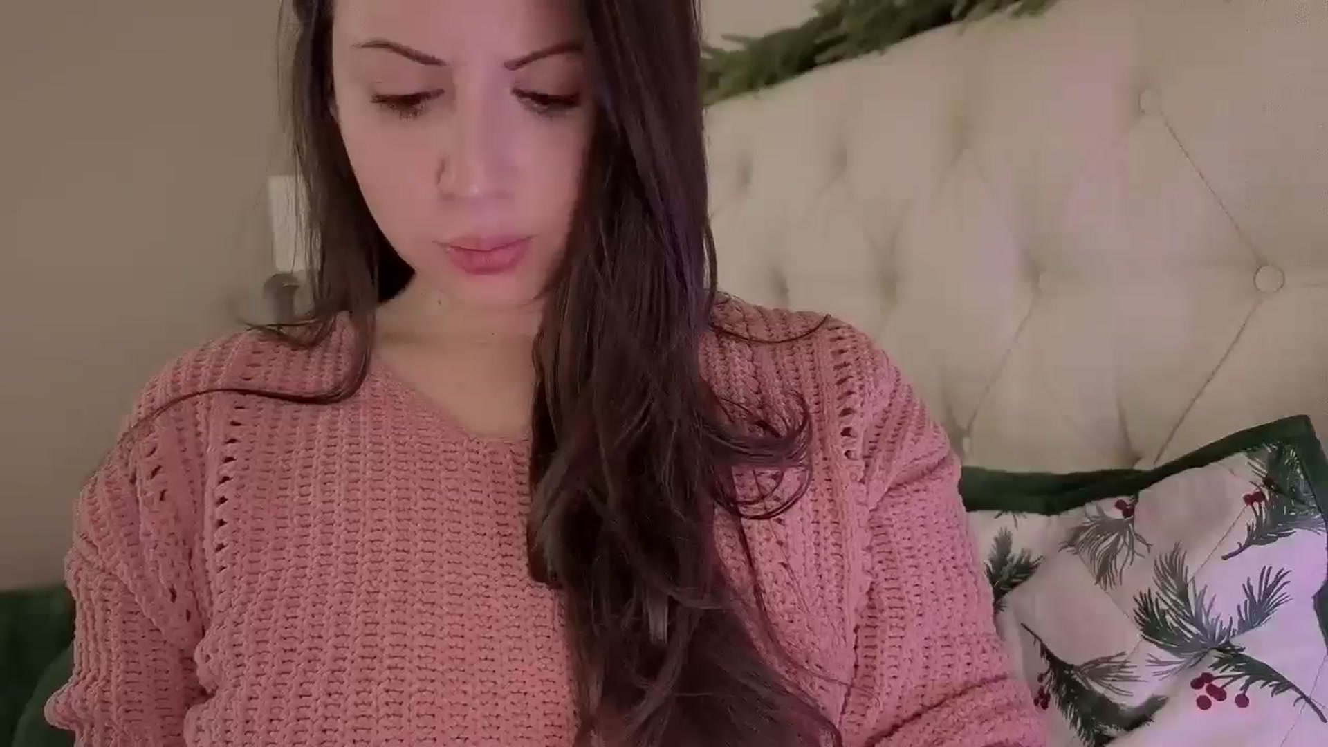 Gallery image thumbnail from Isabelle's myfreecams stream on, 12/15/2025, 07:16 image 18 of 20