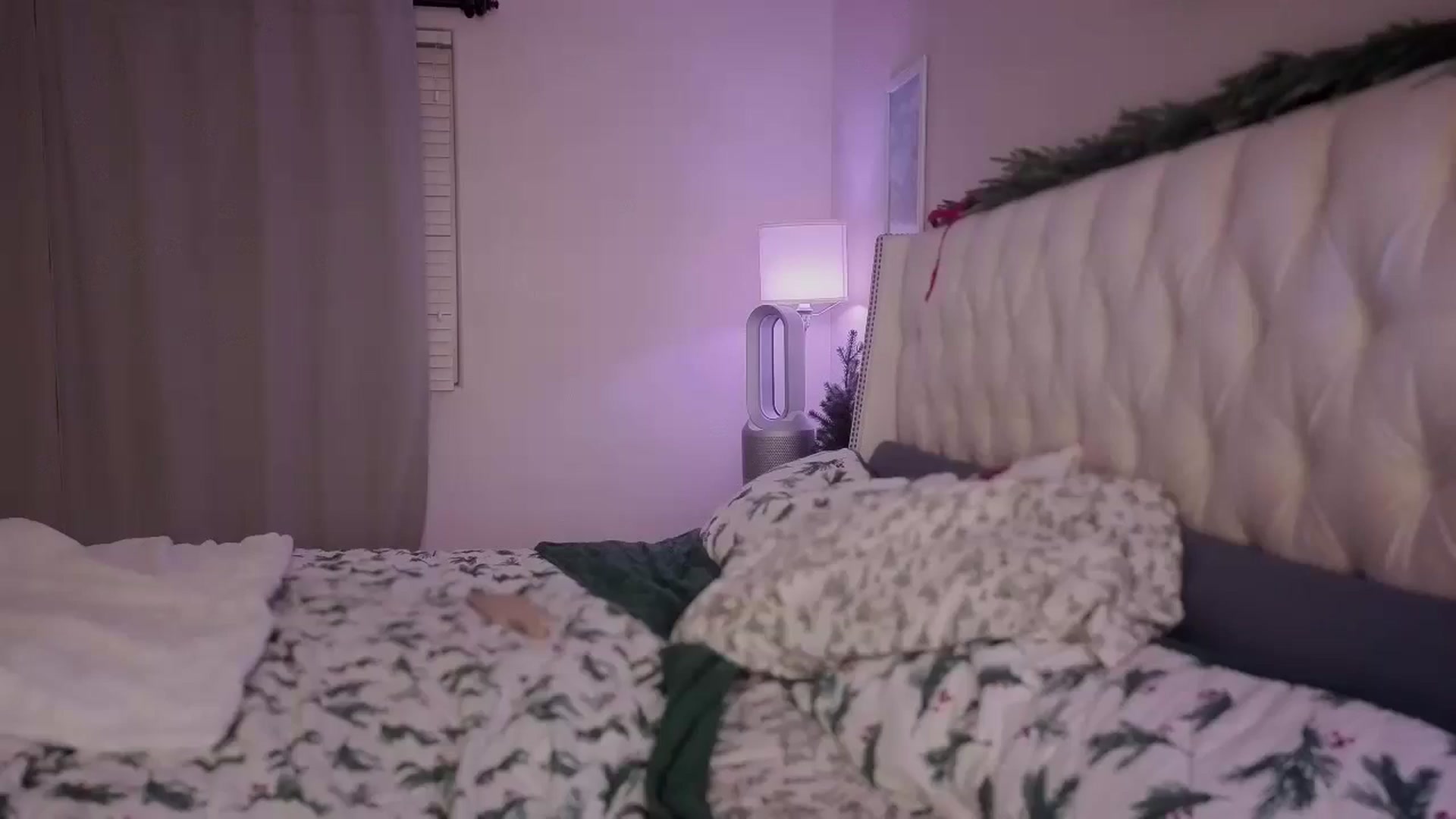 Gallery image thumbnail from Isabelle's myfreecams stream on, 01/07/2026, 10:50 image 15 of 20