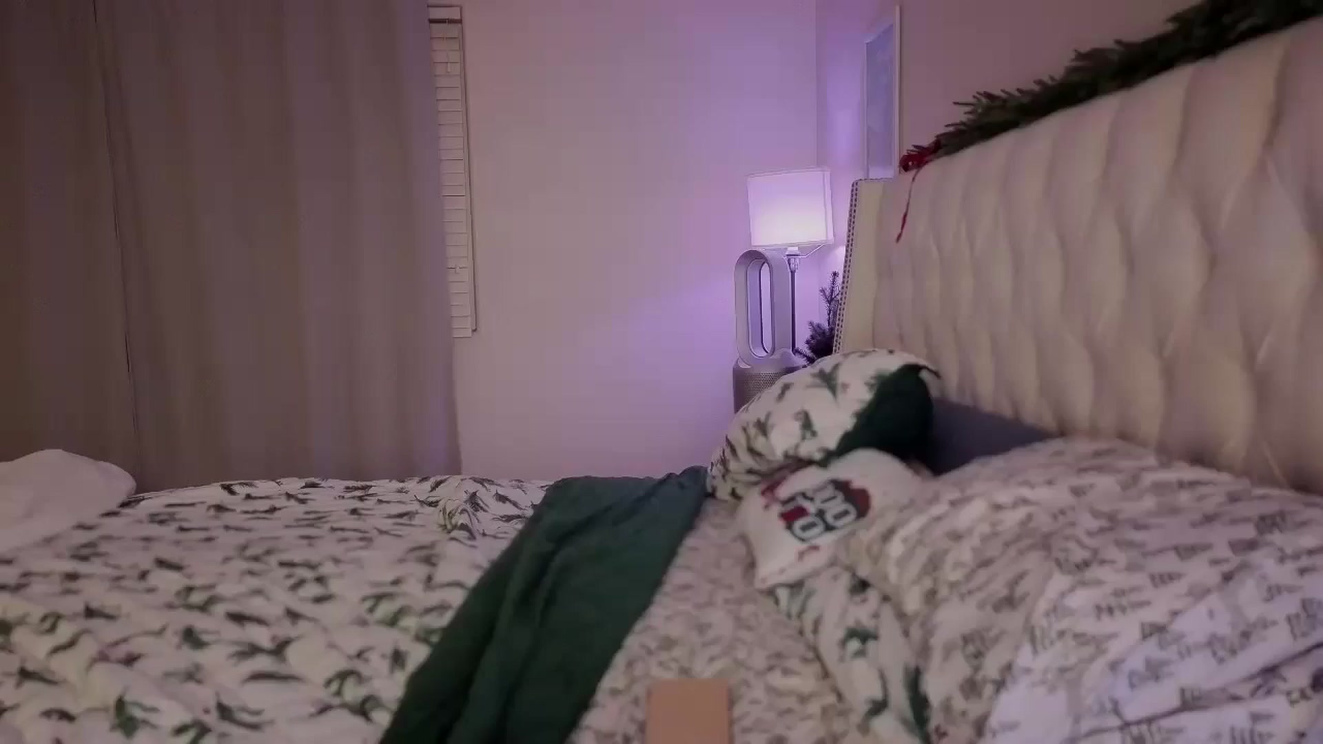 Gallery image thumbnail from Isabelle's myfreecams stream on, 01/11/2026, 08:46 image 11 of 20