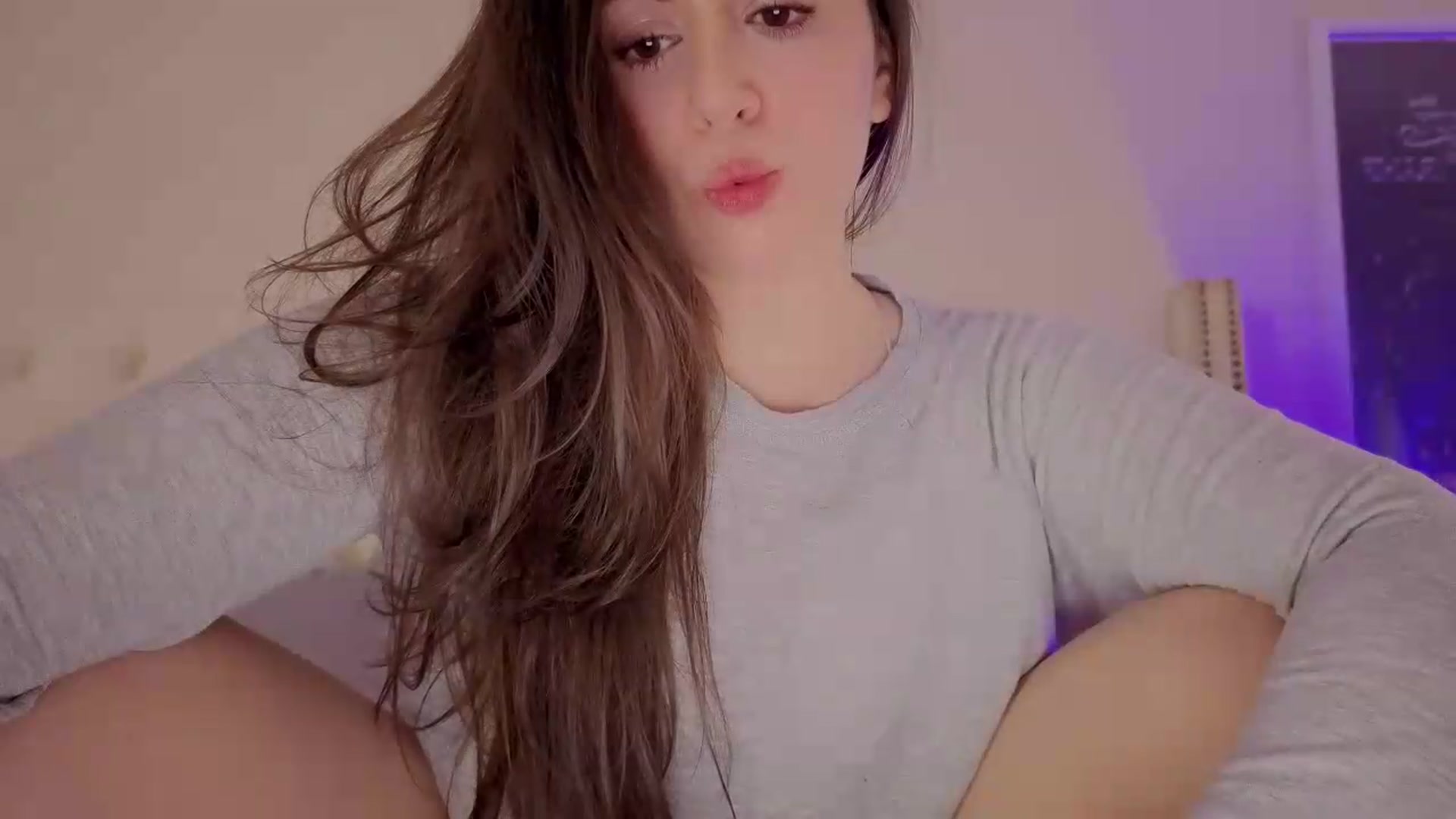 Gallery image thumbnail from Isabelle's myfreecams stream on, 06/19/2026, 06:59 image 2 of 20