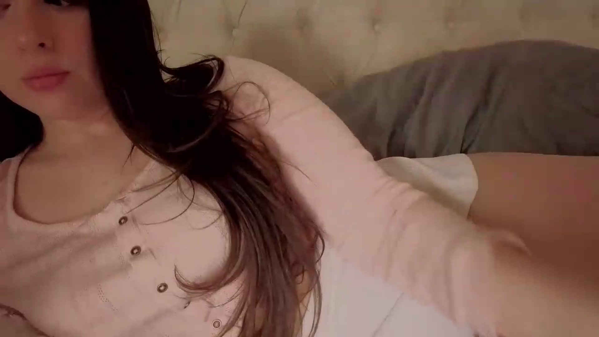 Gallery image thumbnail from Isabelle's myfreecams stream on, 08/23/2026, 09:40 image 7 of 20